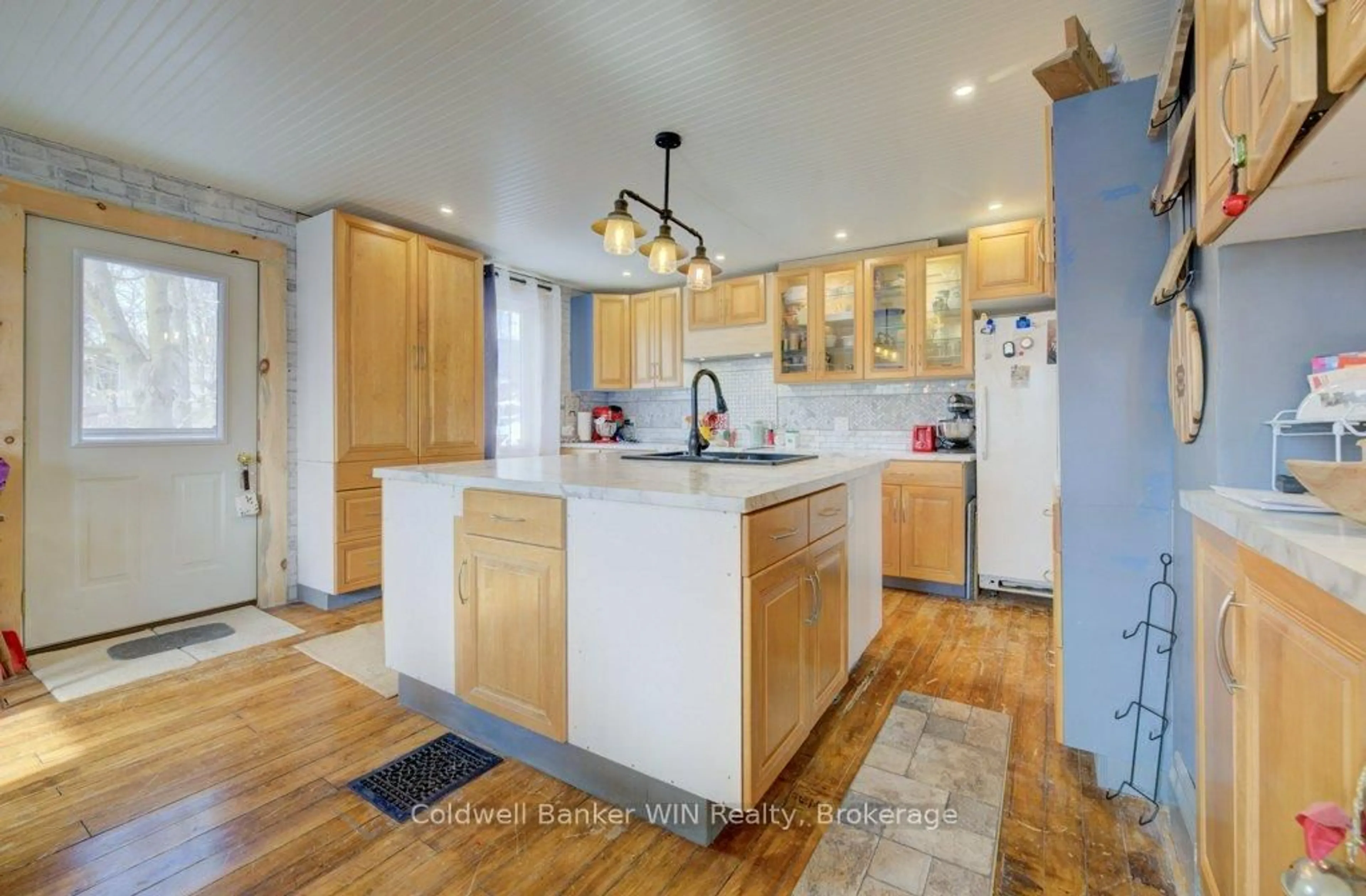 Open concept kitchen, unknown for 3095 Old Mill St, Howick Ontario N0G 1V0