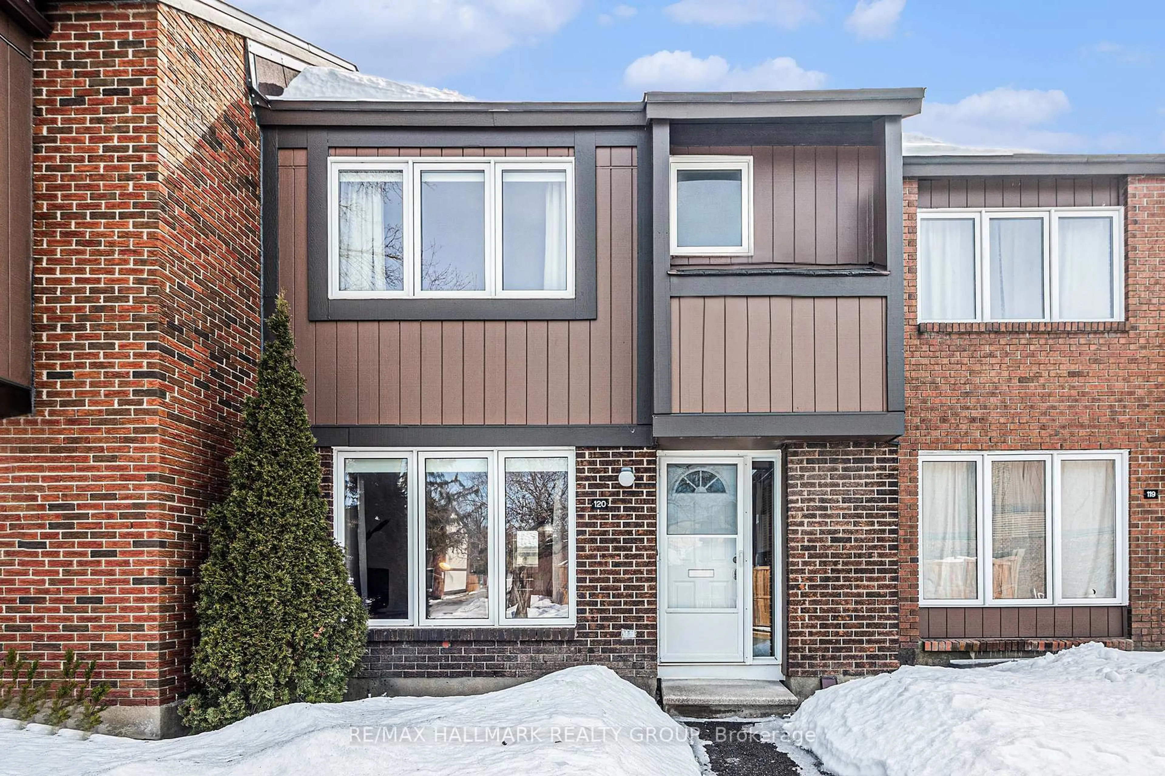 Home with brick exterior material, street for 2111 Montreal Rd #120, Ottawa Ontario K1J 8M8