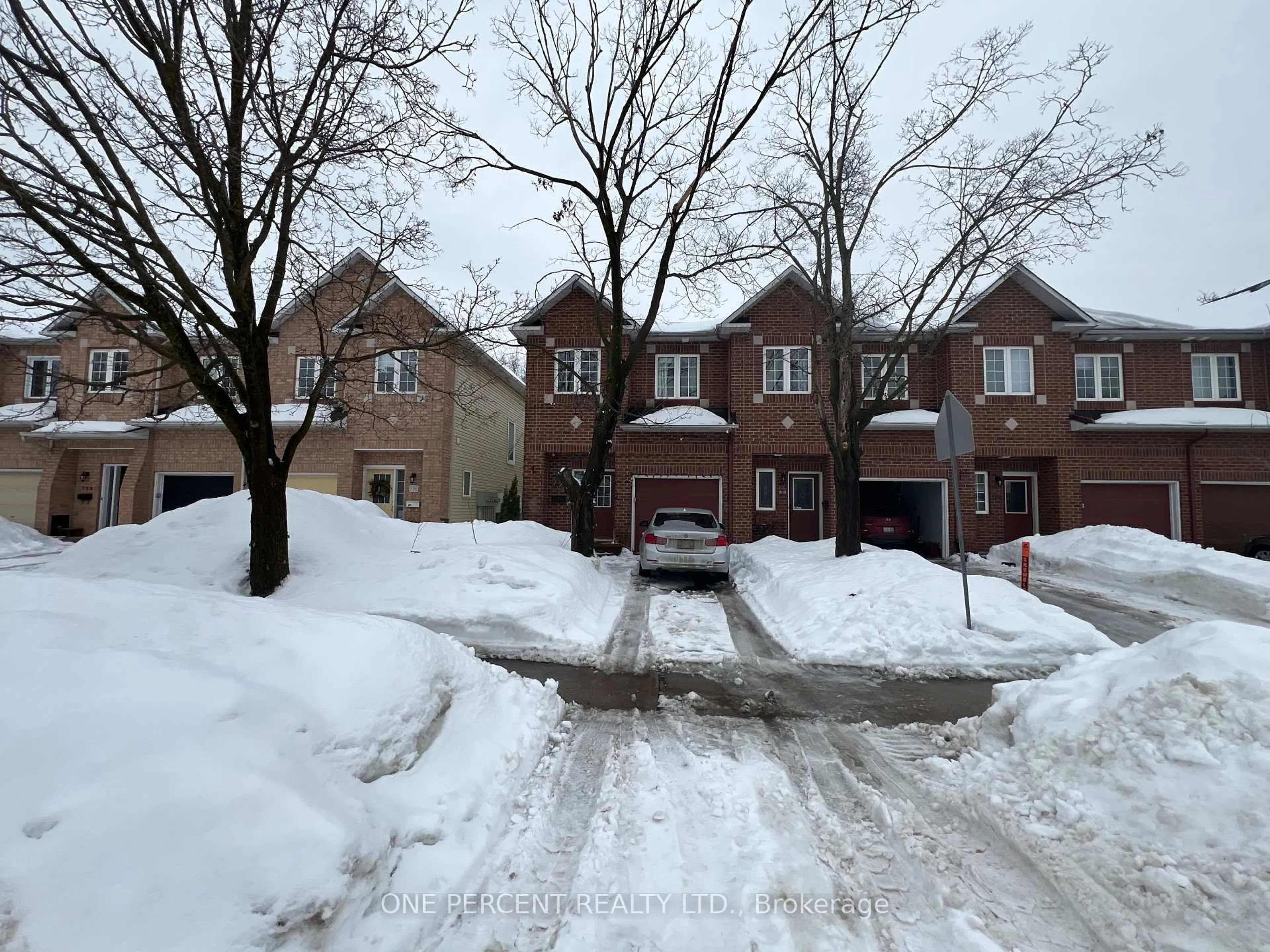 A pic from outside/outdoor area/front of a property/back of a property/a pic from drone, street for 194 Glynn Ave, Ottawa Ontario K1K 4Y3