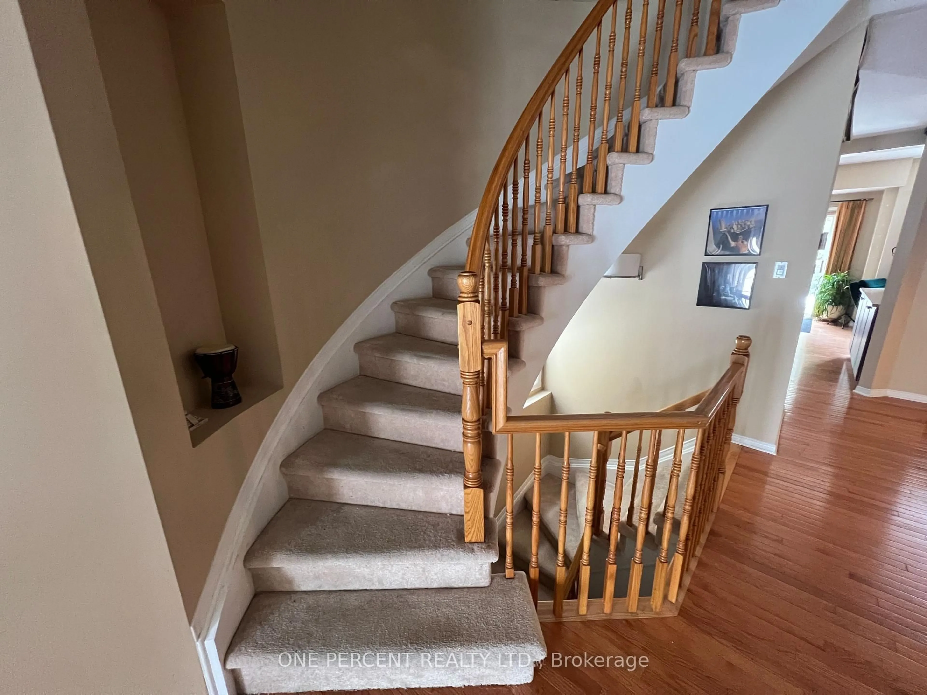 Stairs for 194 Glynn Ave, Ottawa Ontario K1K 4Y3