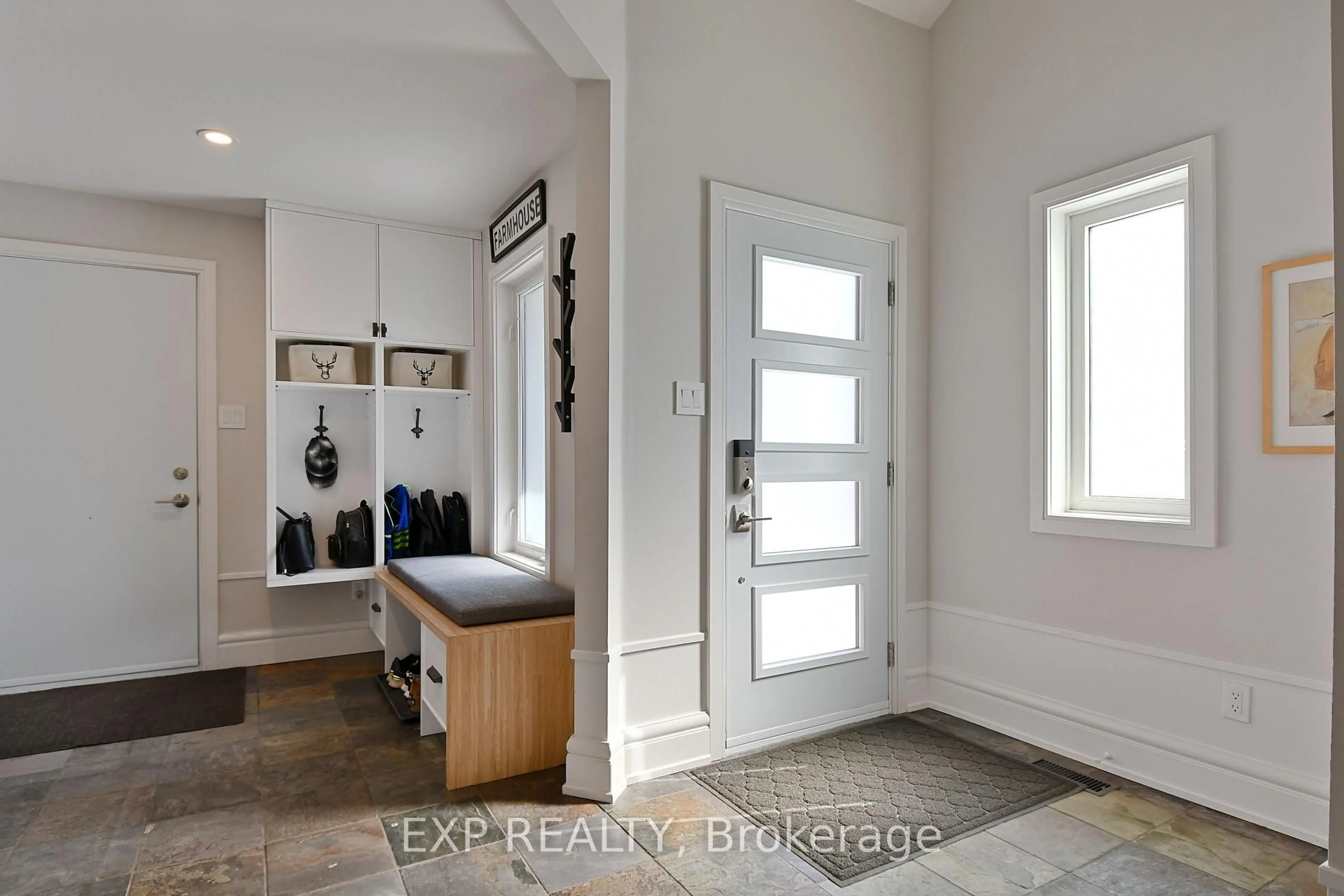 Indoor entryway for 3616 Albion Rd, Blossom Park - Airport and Area Ontario K1T 1A3