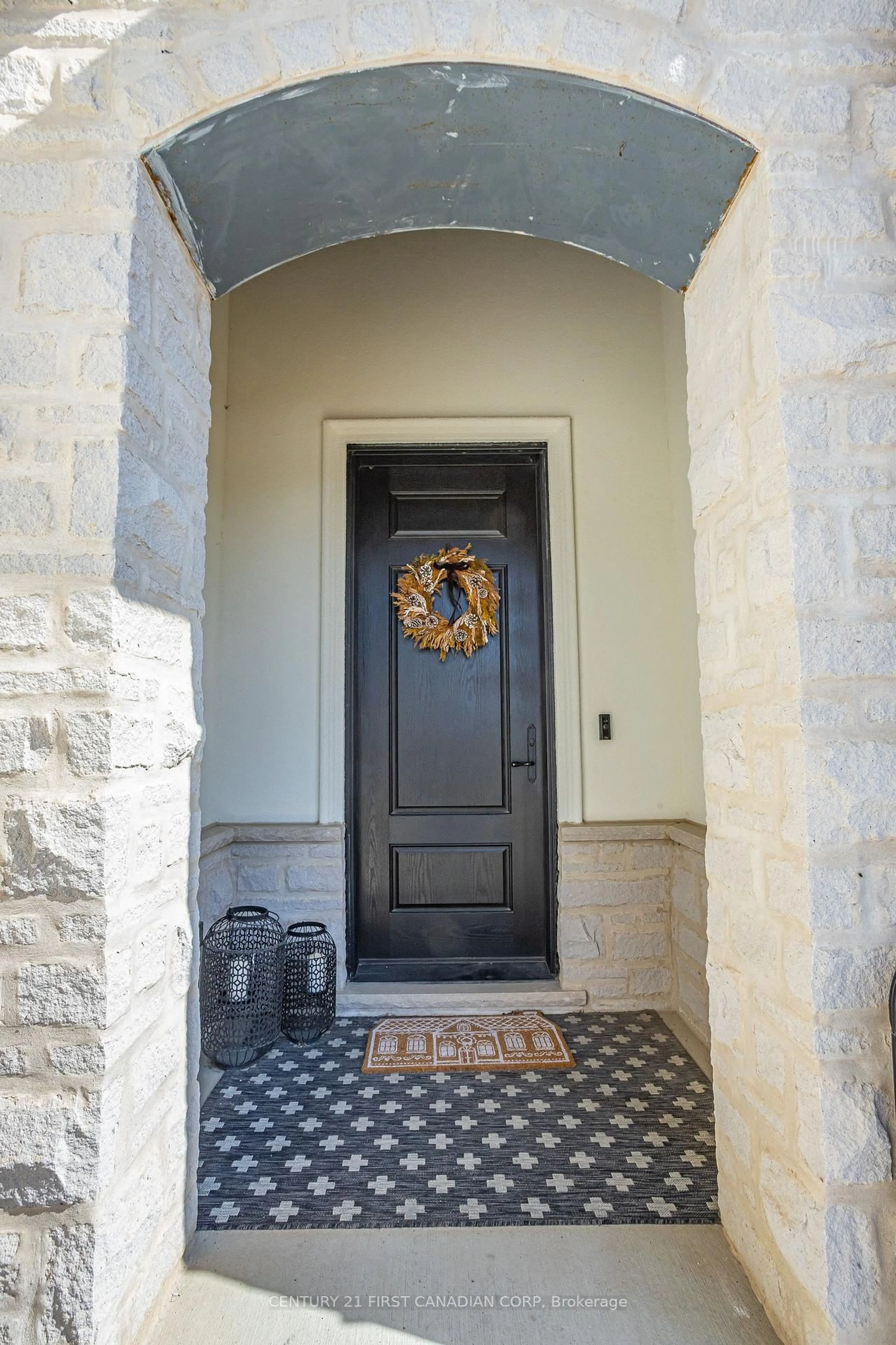 Indoor entryway for 956 TRAILSWAY Ave, London Ontario N6K 0K7