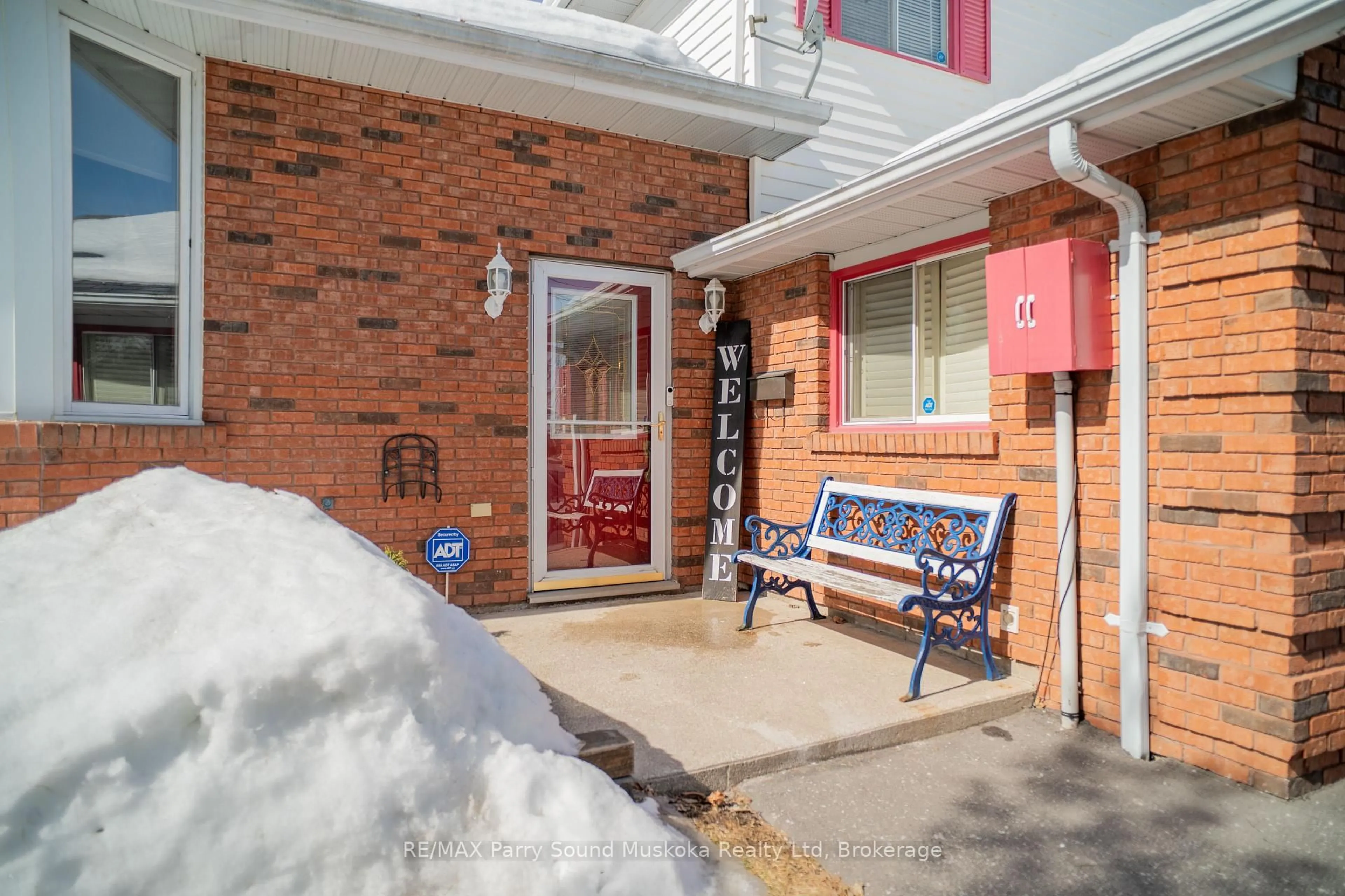 Indoor entryway for 17 MACKLAIM Dr, Parry Sound Ontario P2A 2Z7