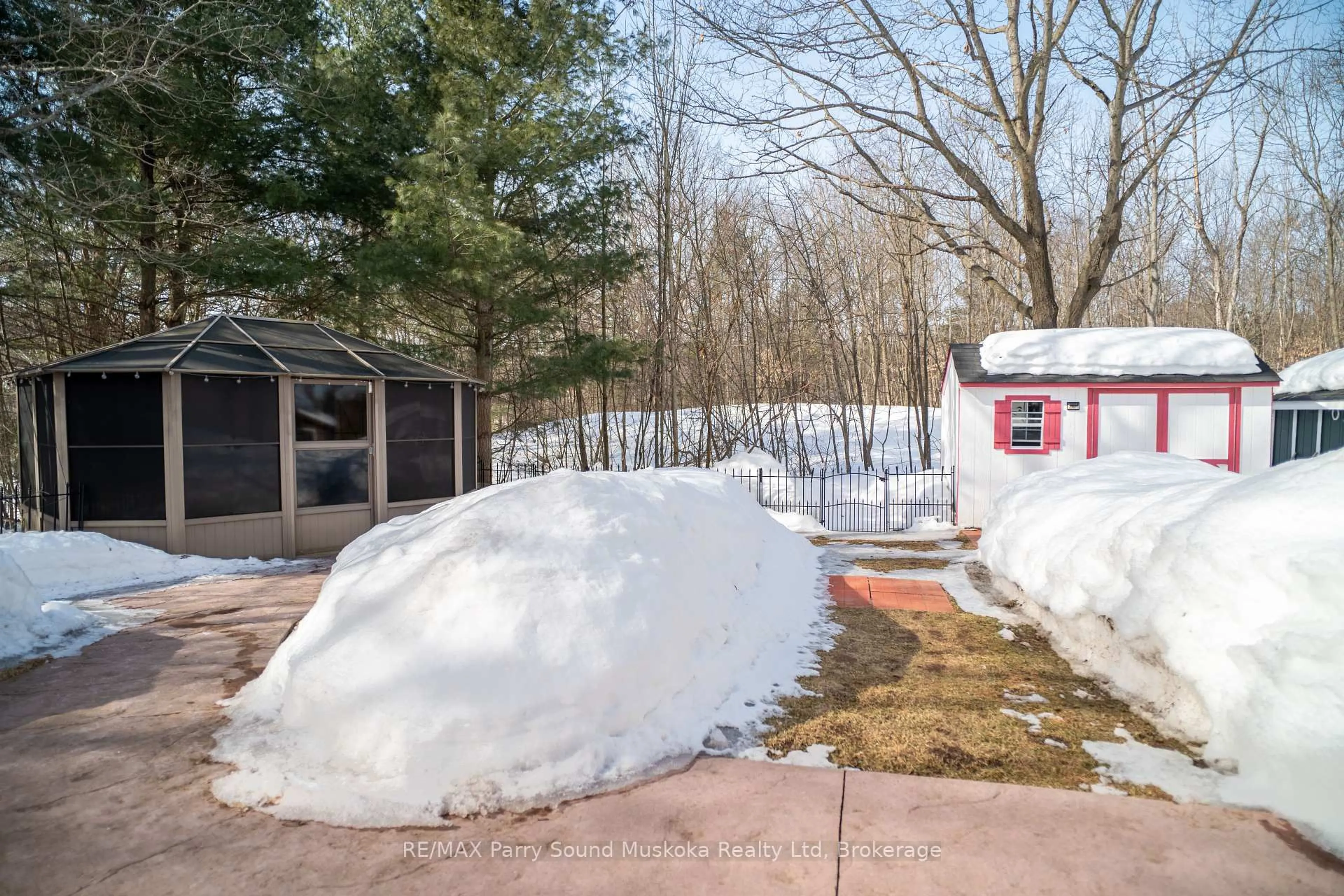 Patio, street for 17 MACKLAIM Dr, Parry Sound Ontario P2A 2Z7