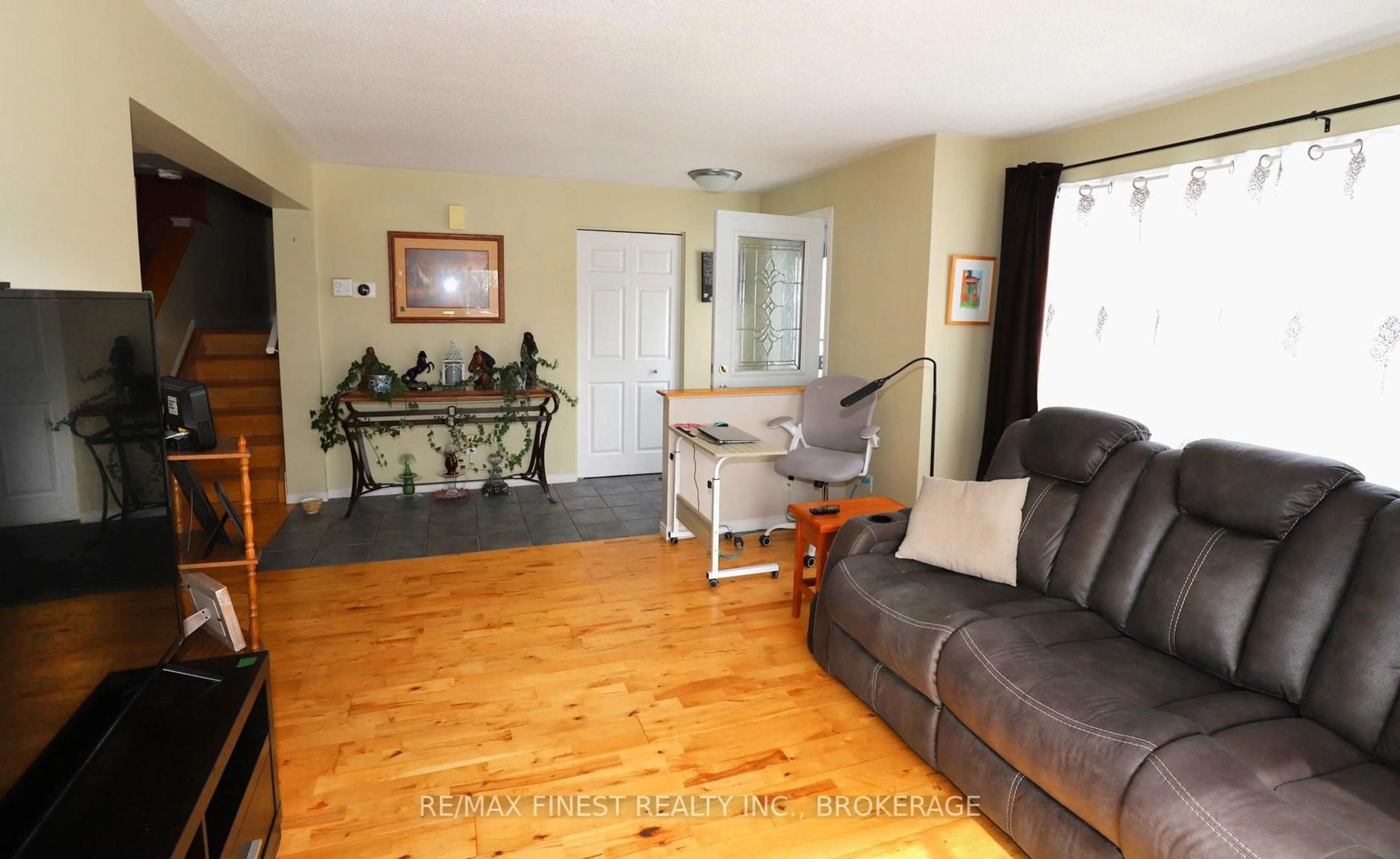 Living room with furniture, wood/laminate floor for 5156 County Road 31 N/A, South Dundas Ontario K0C 1X0