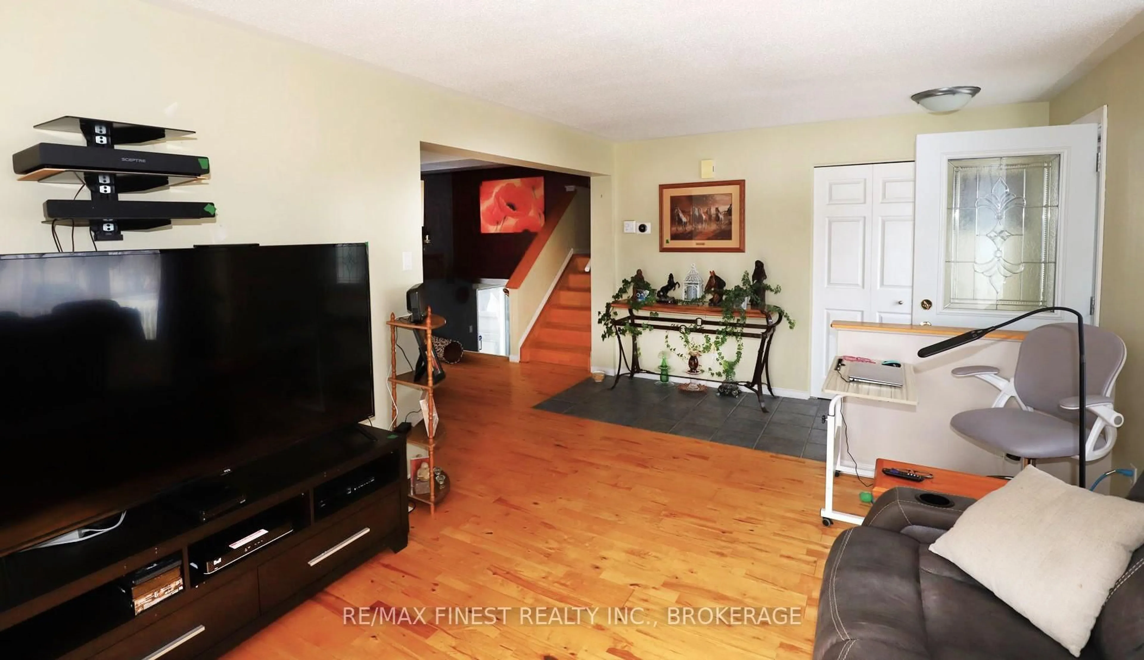 Living room with furniture, wood/laminate floor for 5156 County Road 31 N/A, South Dundas Ontario K0C 1X0