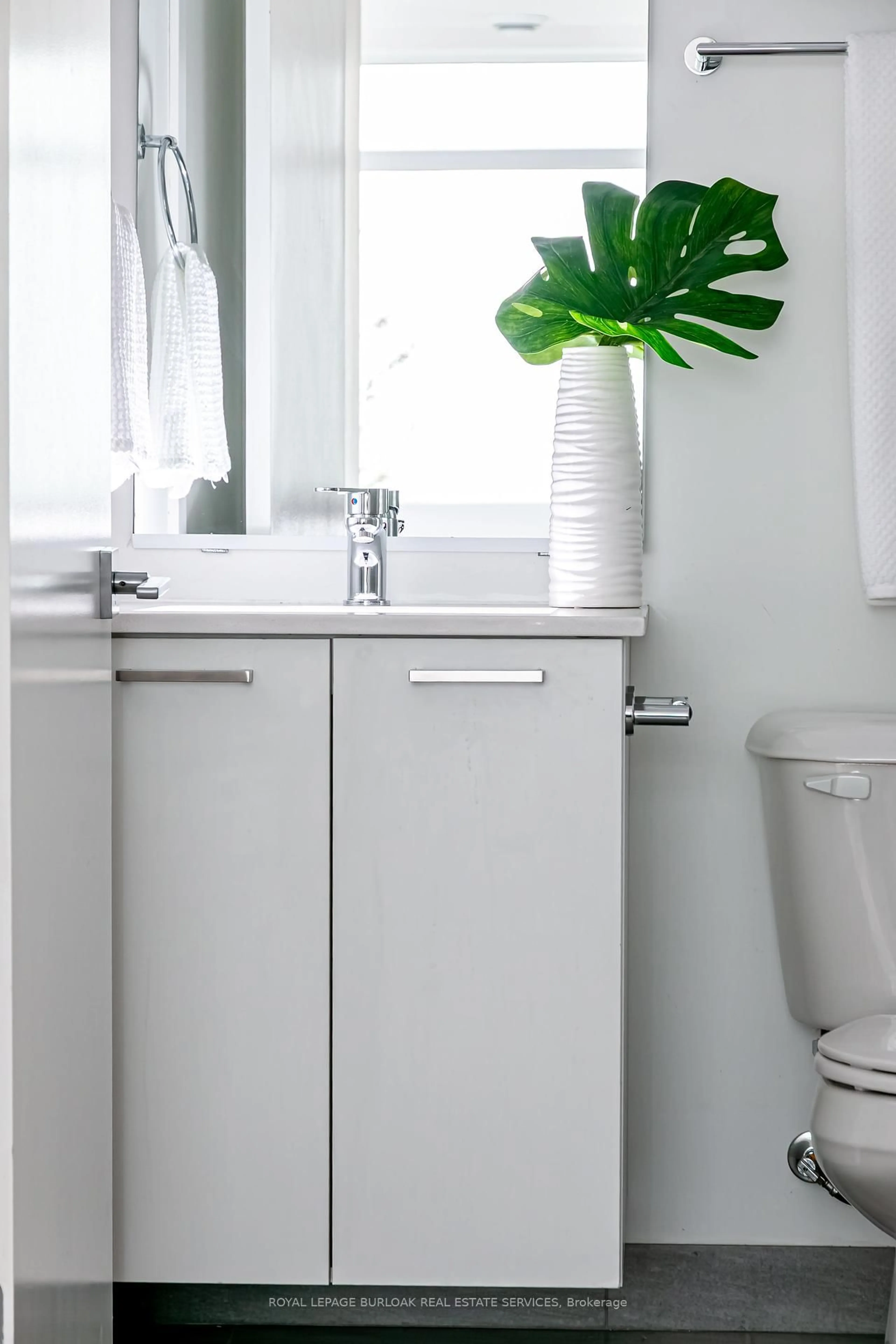 Contemporary bathroom, ceramic/tile floor for 455 Charlton Ave #206, Hamilton Ontario L8N 0B2