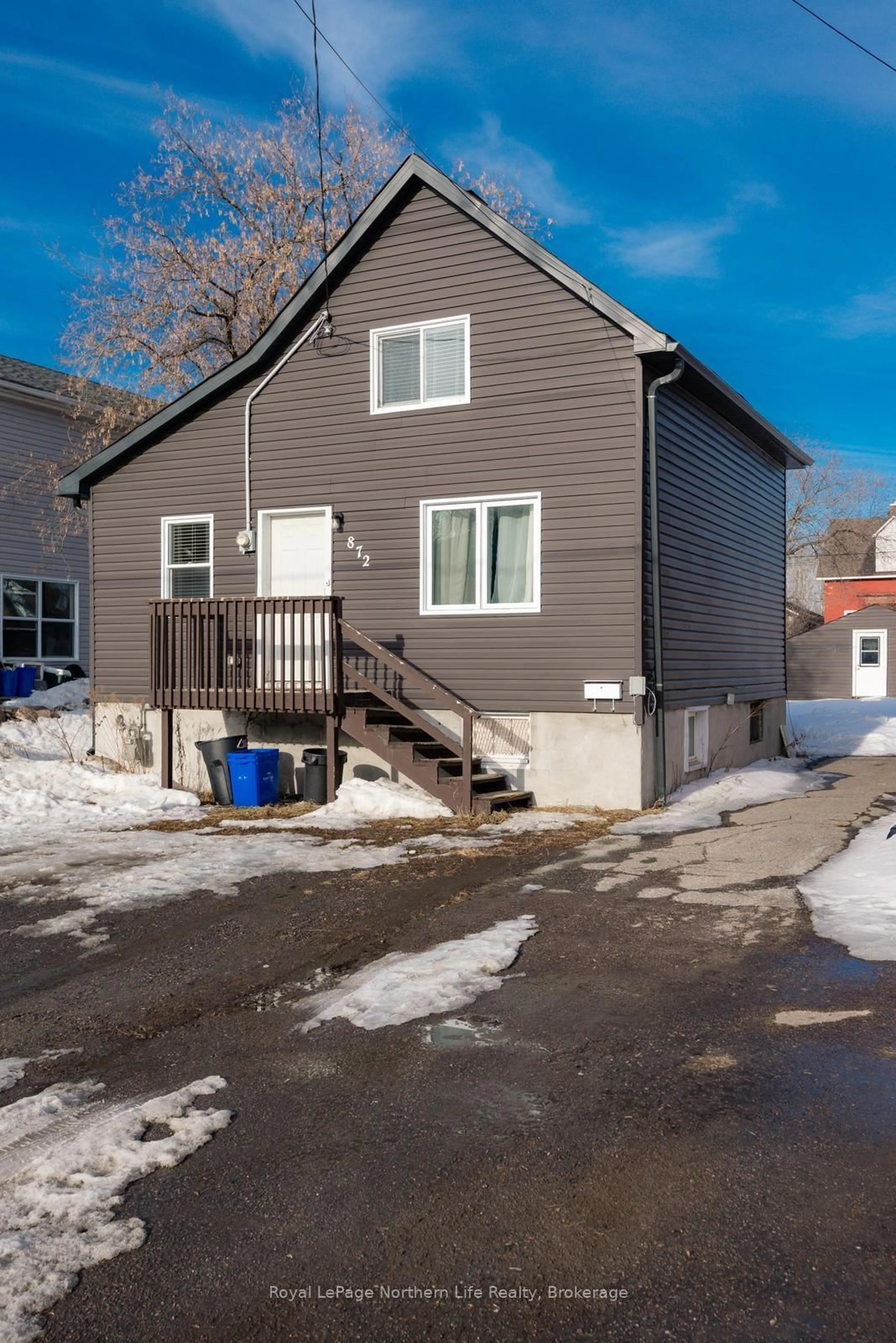 Unknown for 872 Worthington St, North Bay Ontario P1B 1J4