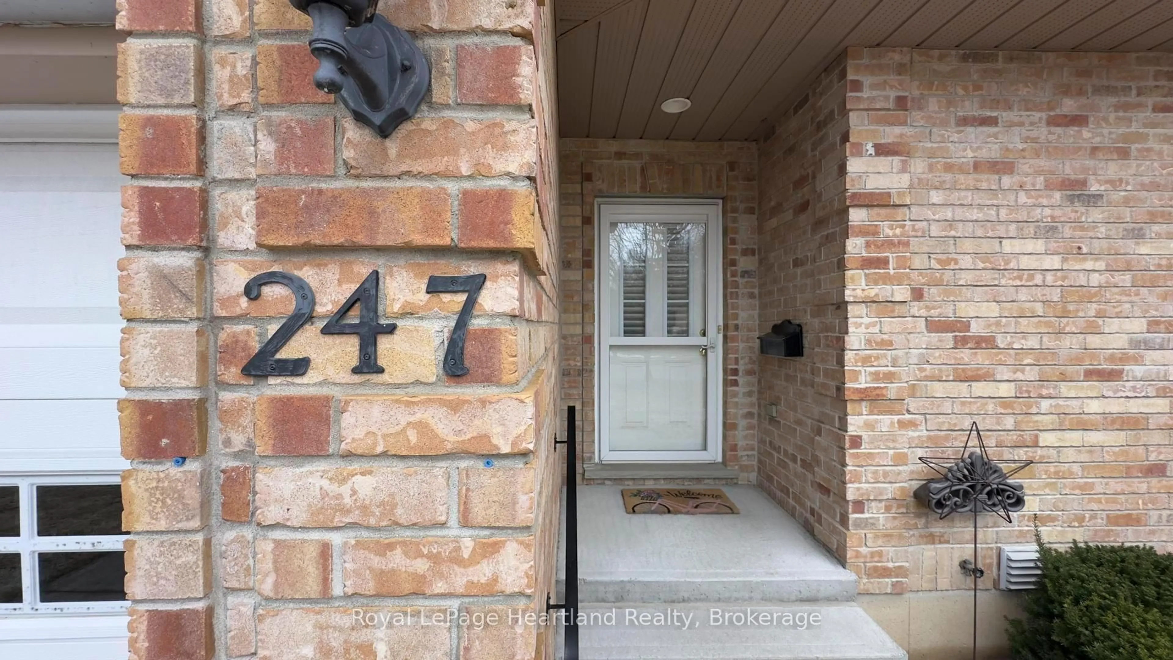 Indoor entryway for 247 Martha St, Goderich Ontario N7A 3B4