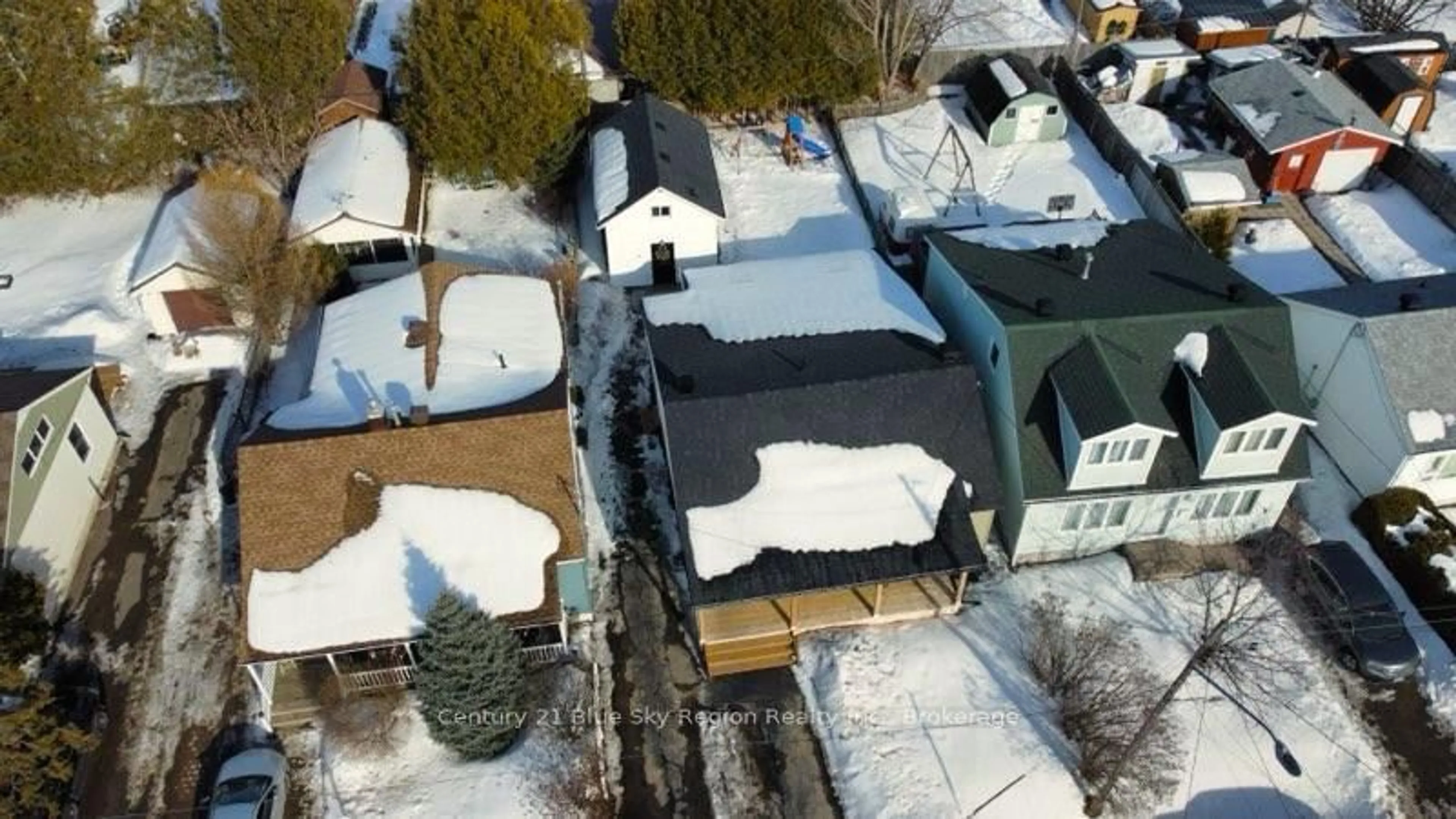 A pic from outside/outdoor area/front of a property/back of a property/a pic from drone, street for 188 Lee Ave, North Bay Ontario P1A 2K3