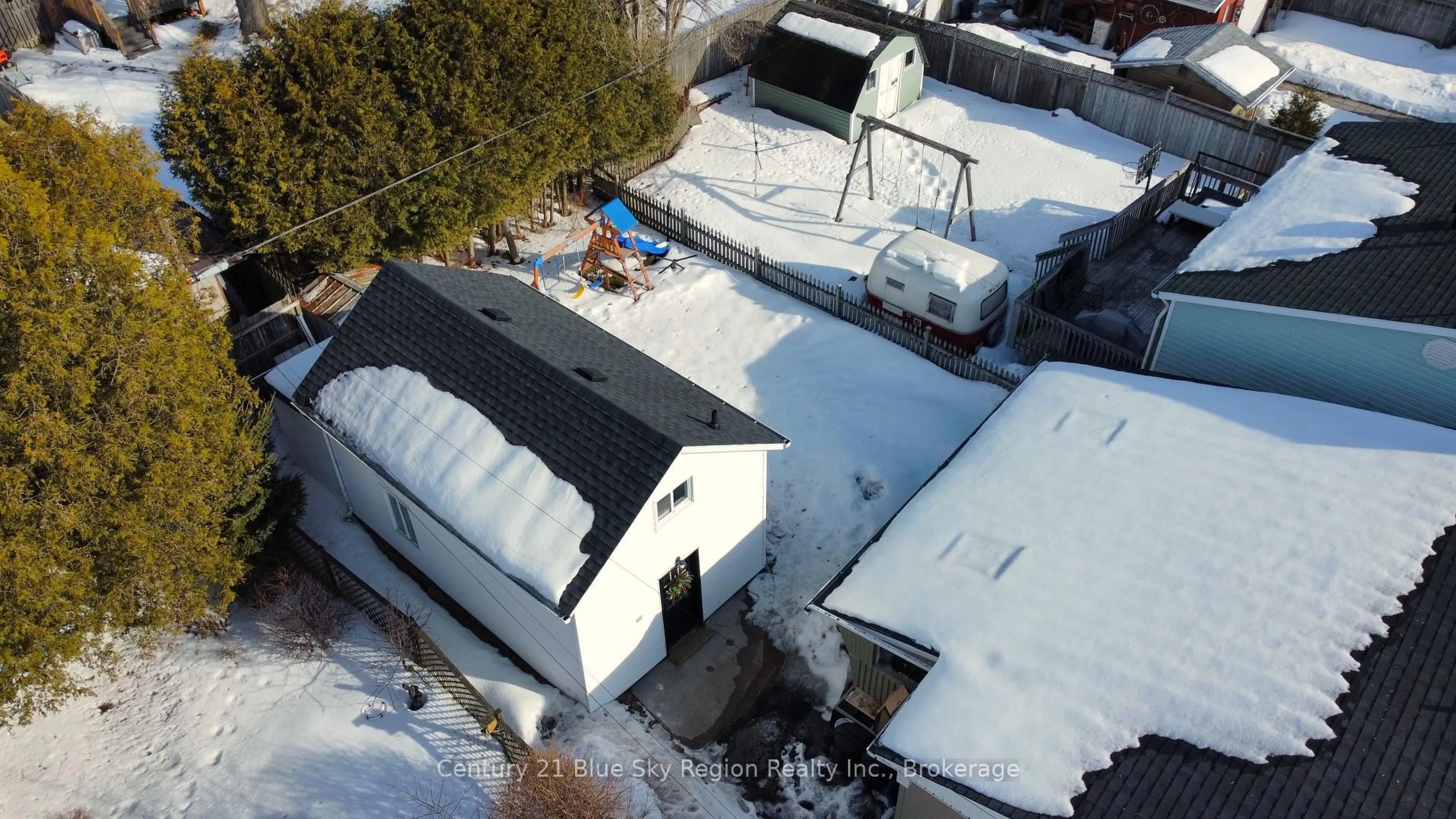 A pic from outside/outdoor area/front of a property/back of a property/a pic from drone, building for 188 Lee Ave, North Bay Ontario P1A 2K3