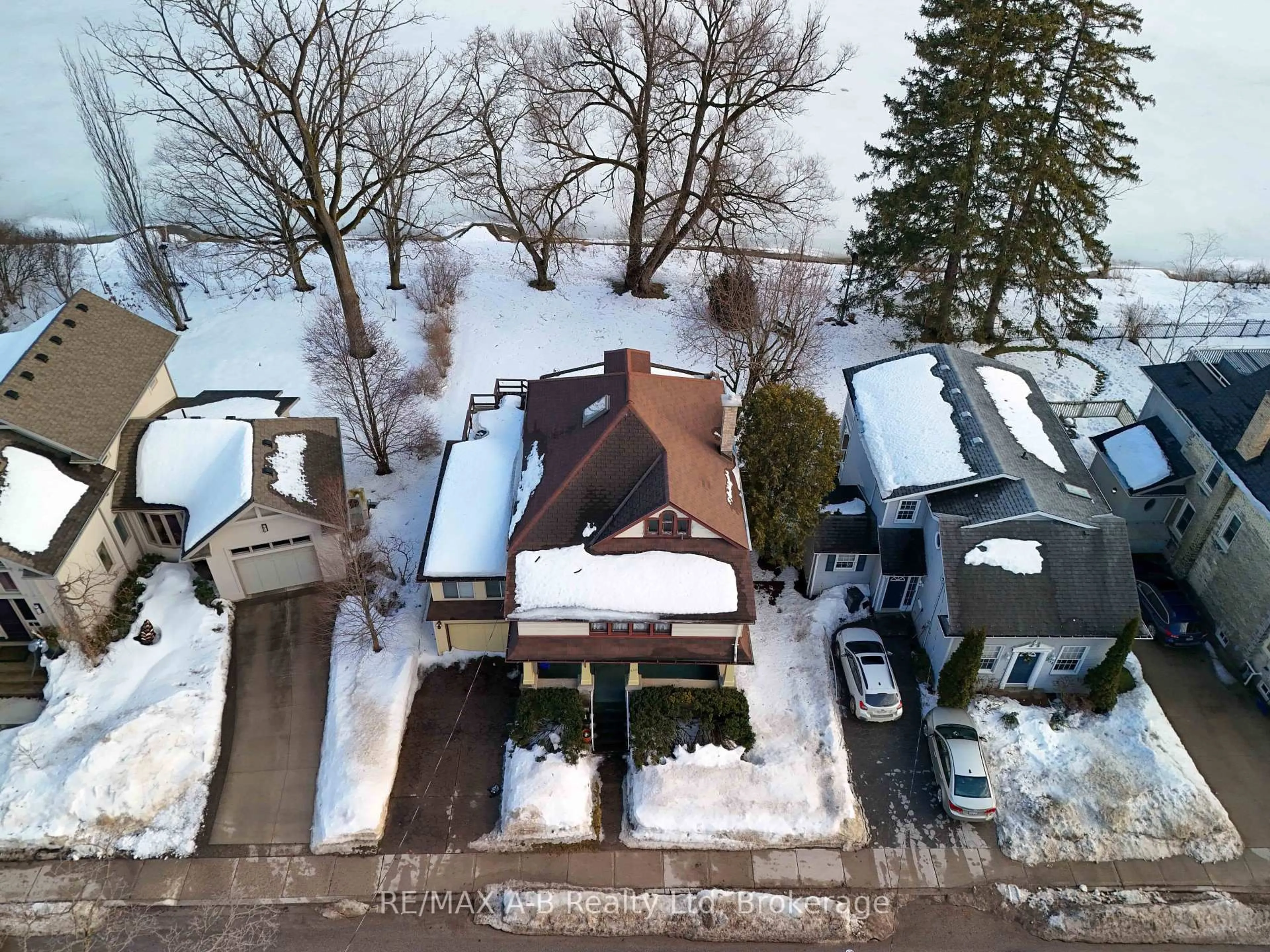 A pic from outside/outdoor area/front of a property/back of a property/a pic from drone, street for 235 William St, Stratford Ontario N5A 4Y2