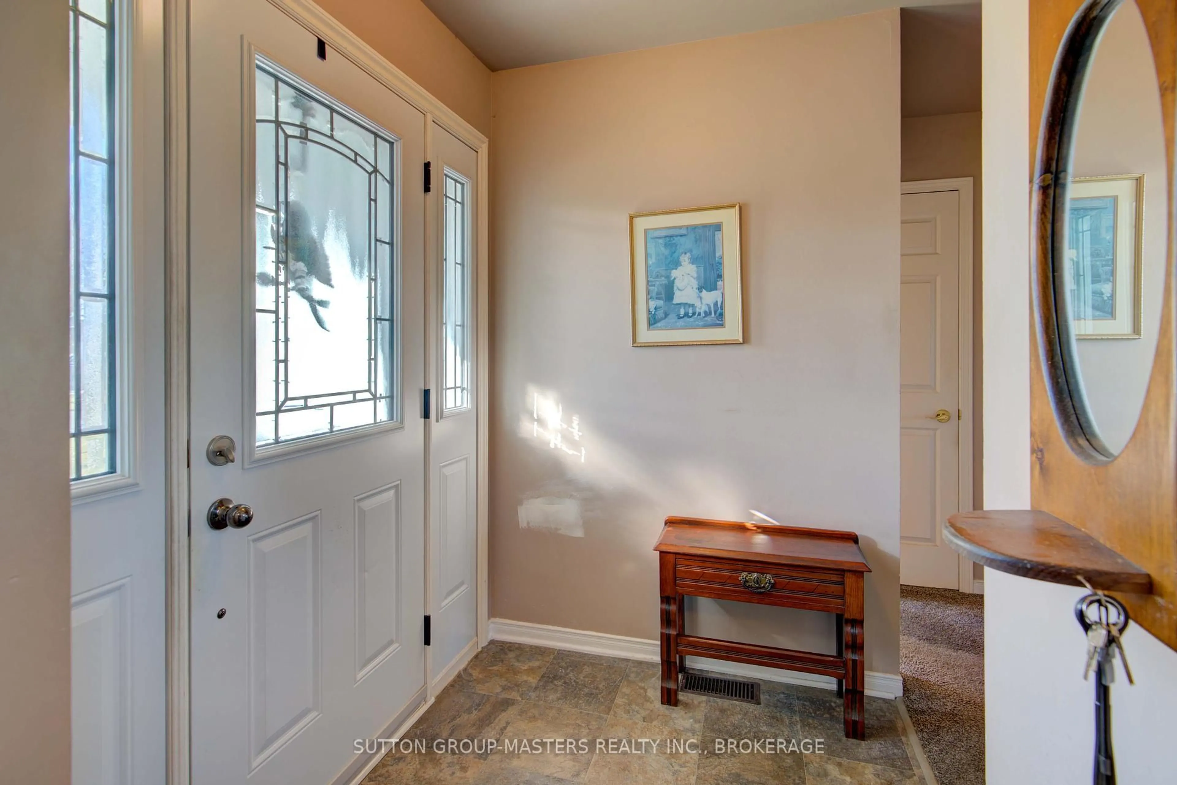 Indoor entryway for 11 Hawley Crt, Bath Ontario K0H 1G0