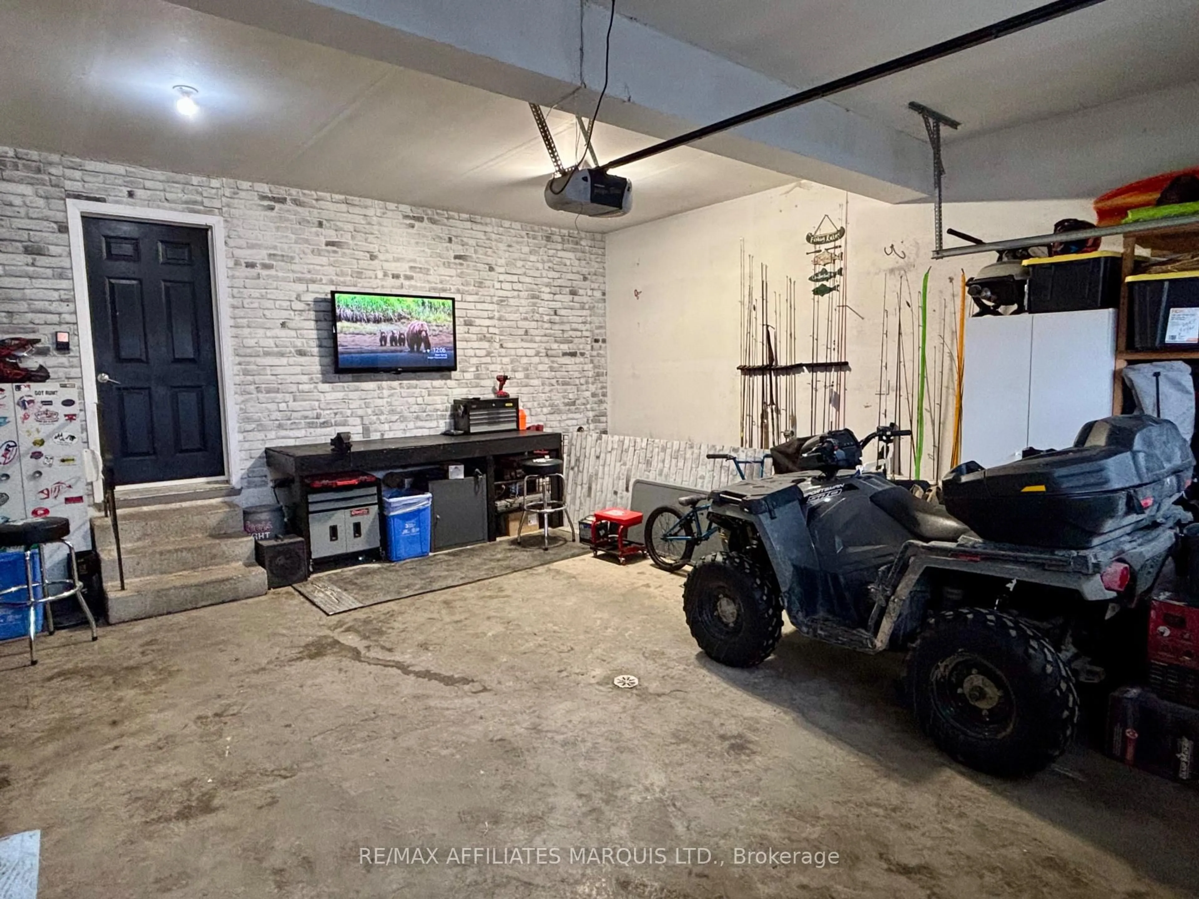 Indoor garage for 20 Forestdale Cres, Cornwall Ontario K6K 1V7