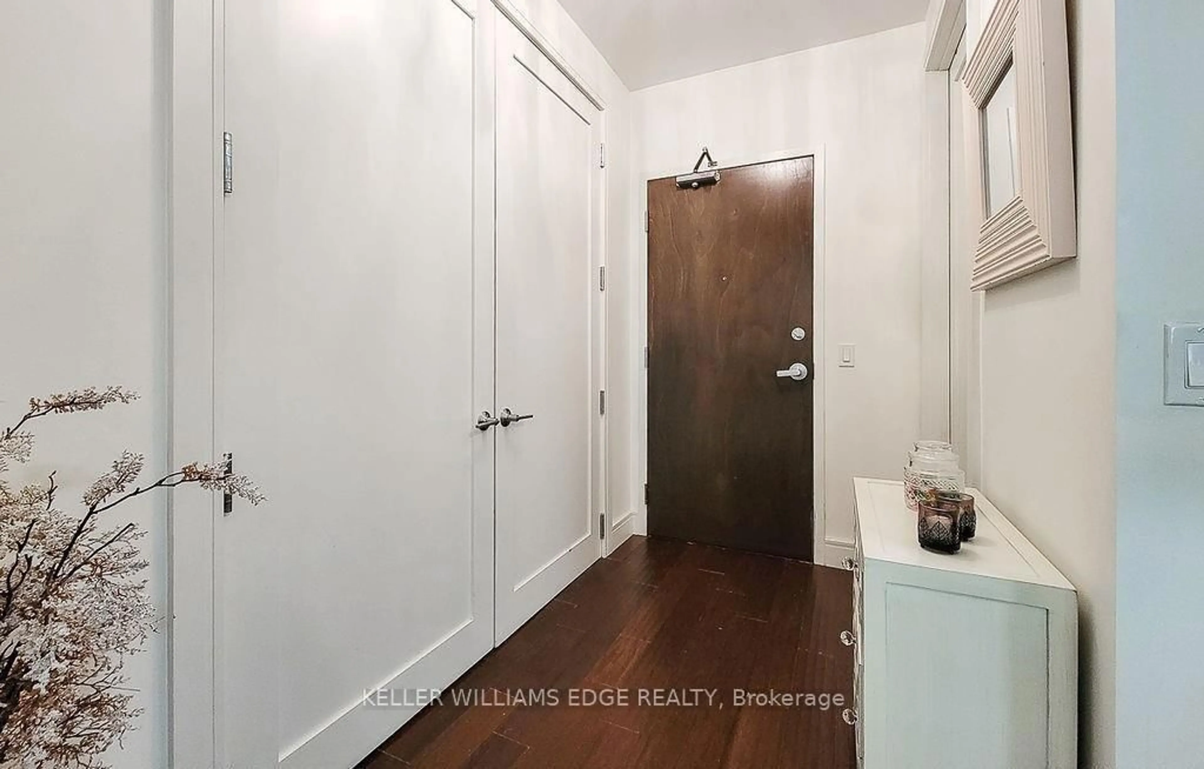 Indoor entryway for 112 King St #410, Hamilton Ontario L8N 1A8