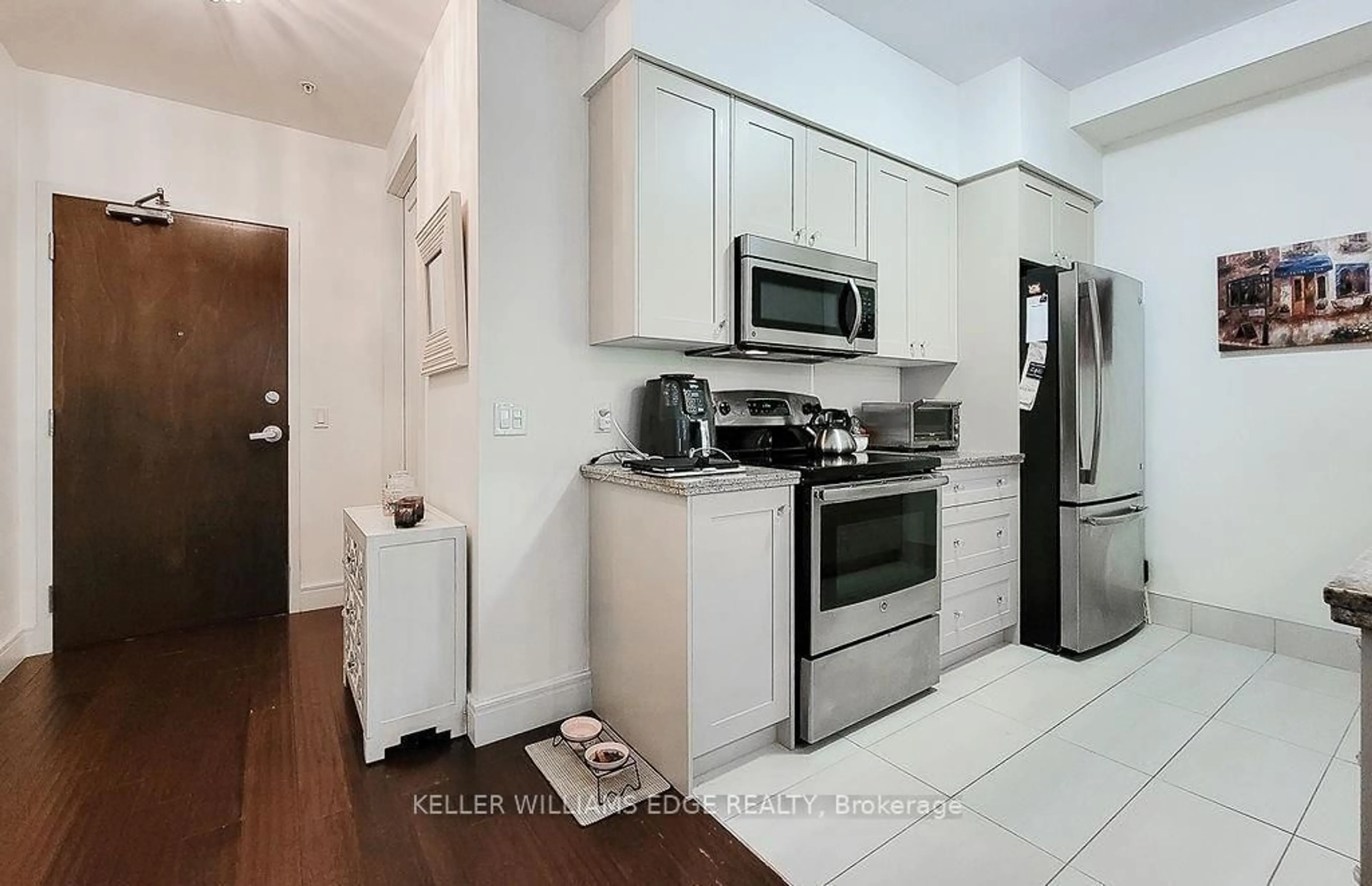 Standard kitchen, unknown for 112 King St #410, Hamilton Ontario L8N 1A8