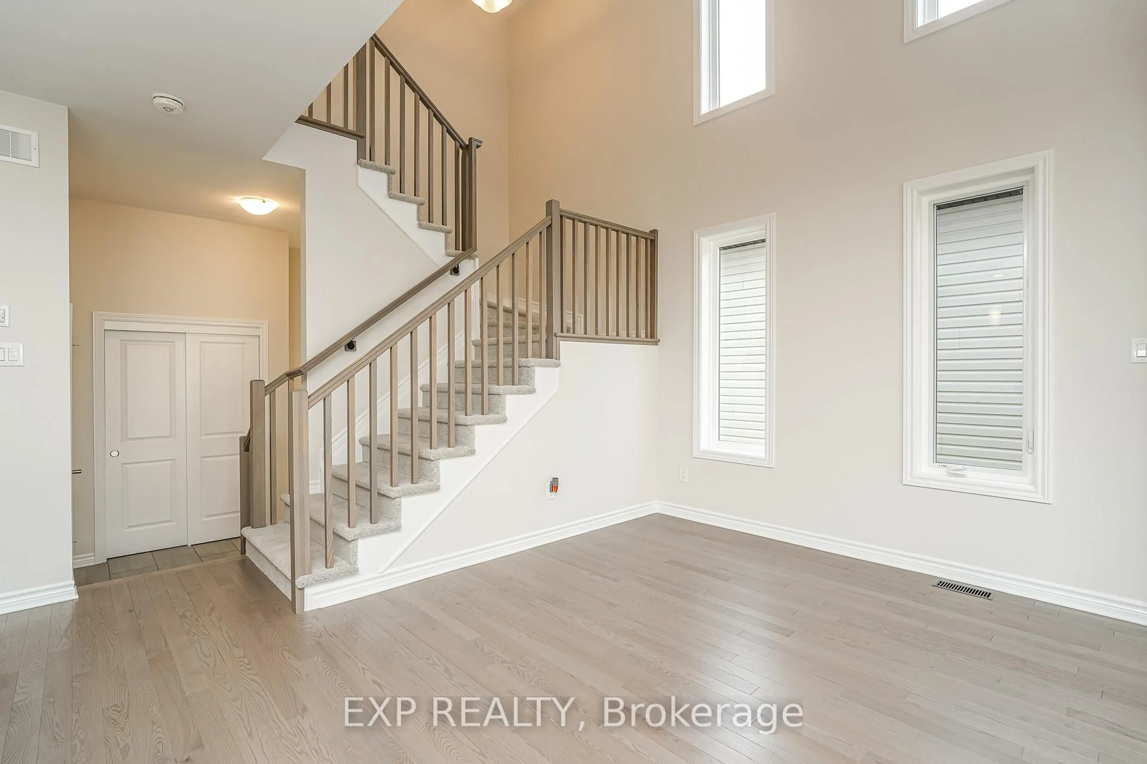 Indoor entryway for 304 OAKMONT Dr, North Grenville Ontario K0G 1J0