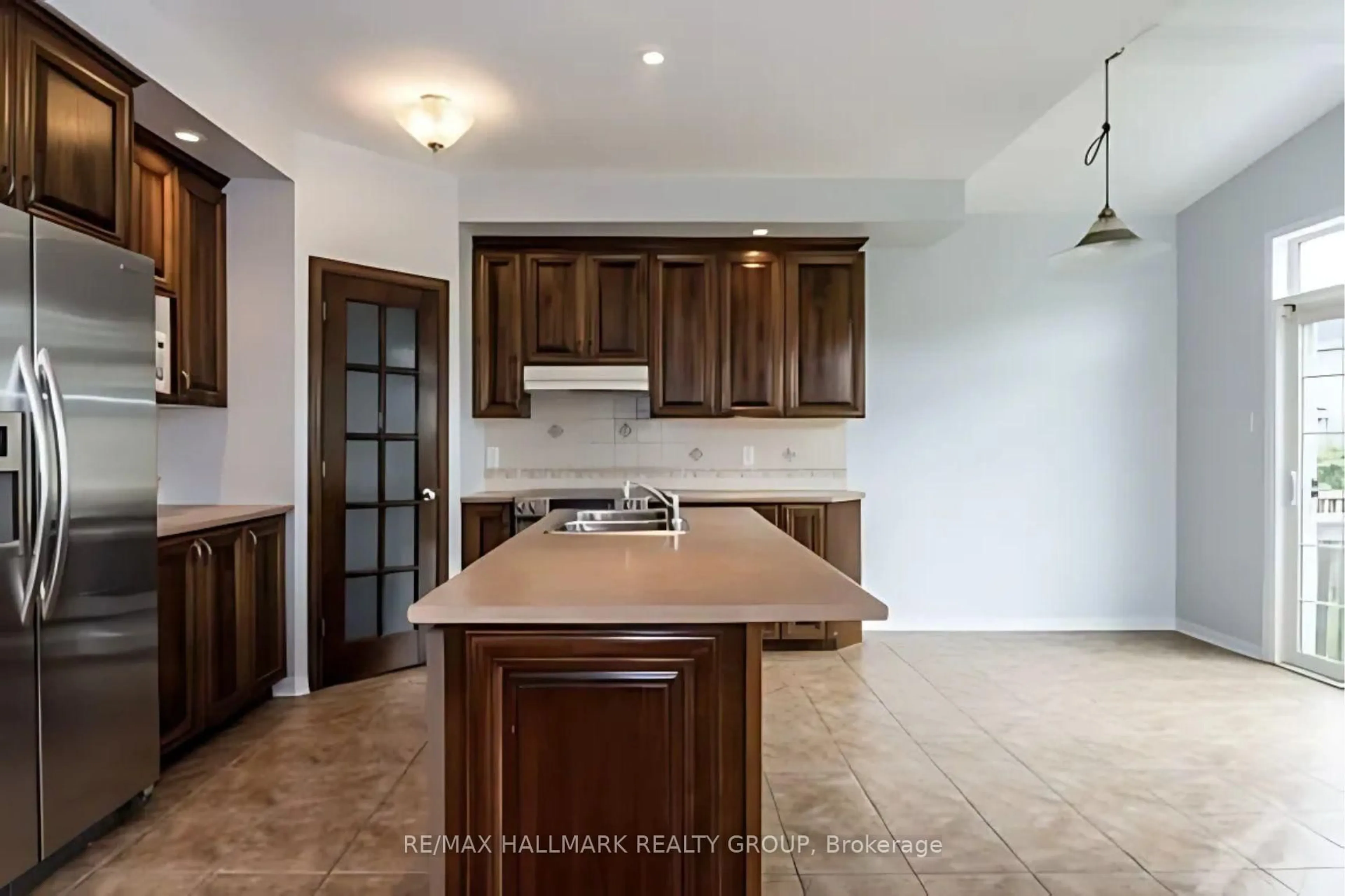 Open concept kitchen, unknown for 135 STEDMAN St, Ottawa Ontario K1T 0B4