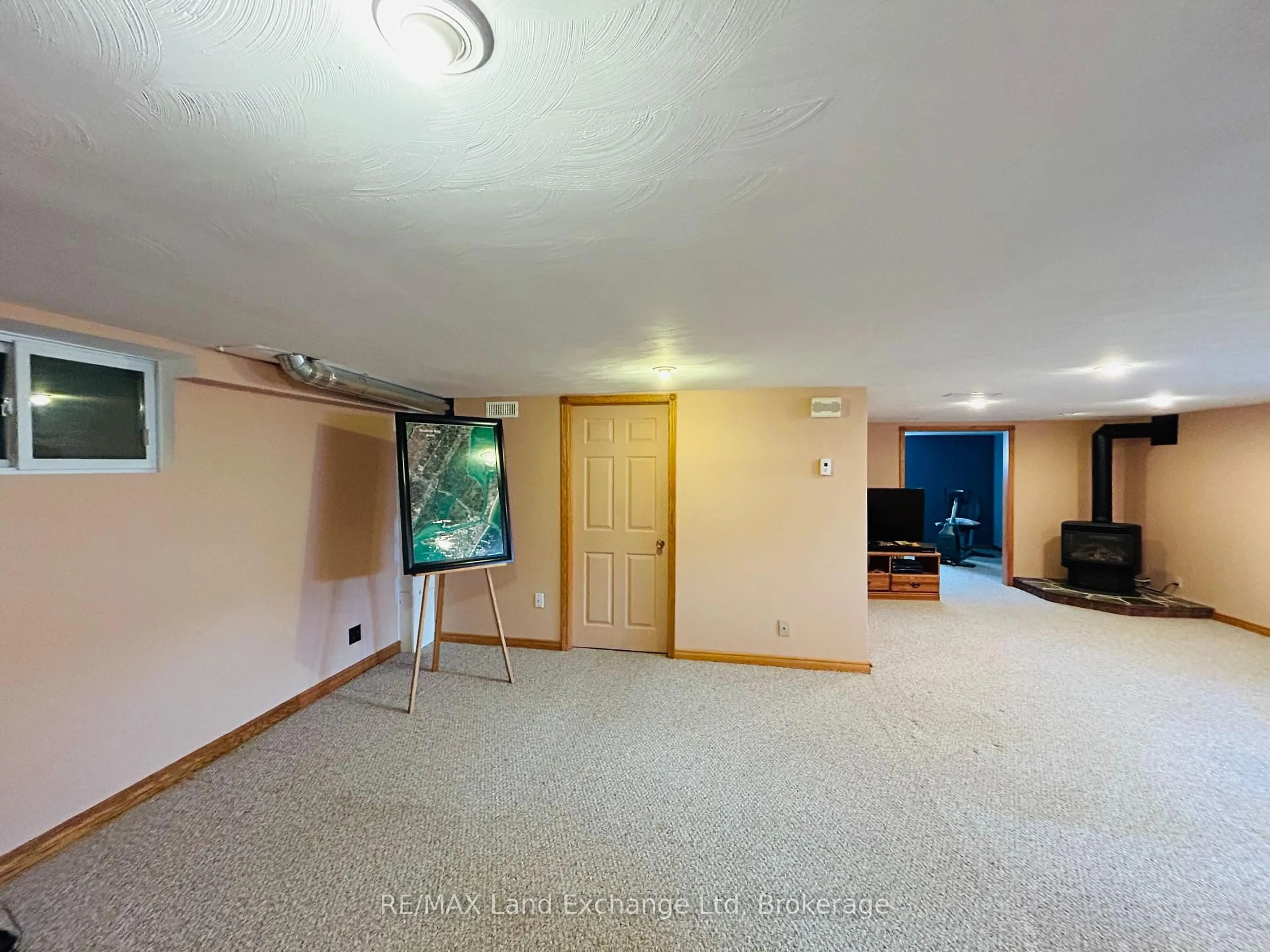 A pic of a room for 81 Queen St, Morris Turnberry Ontario N0G 1G0
