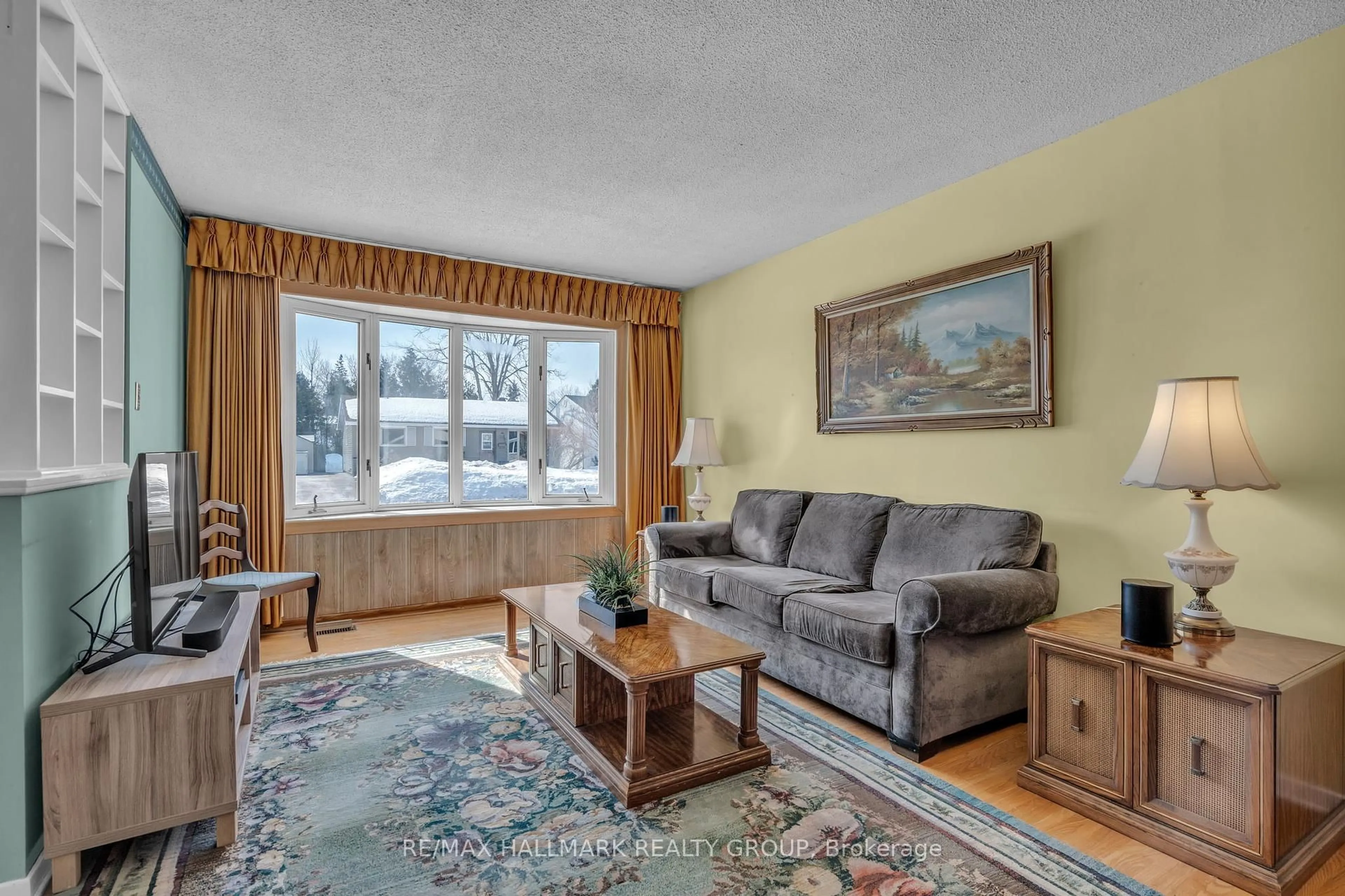 Living room with furniture, unknown for 2170 Monson Cres, Ottawa Ontario K1J 6A8