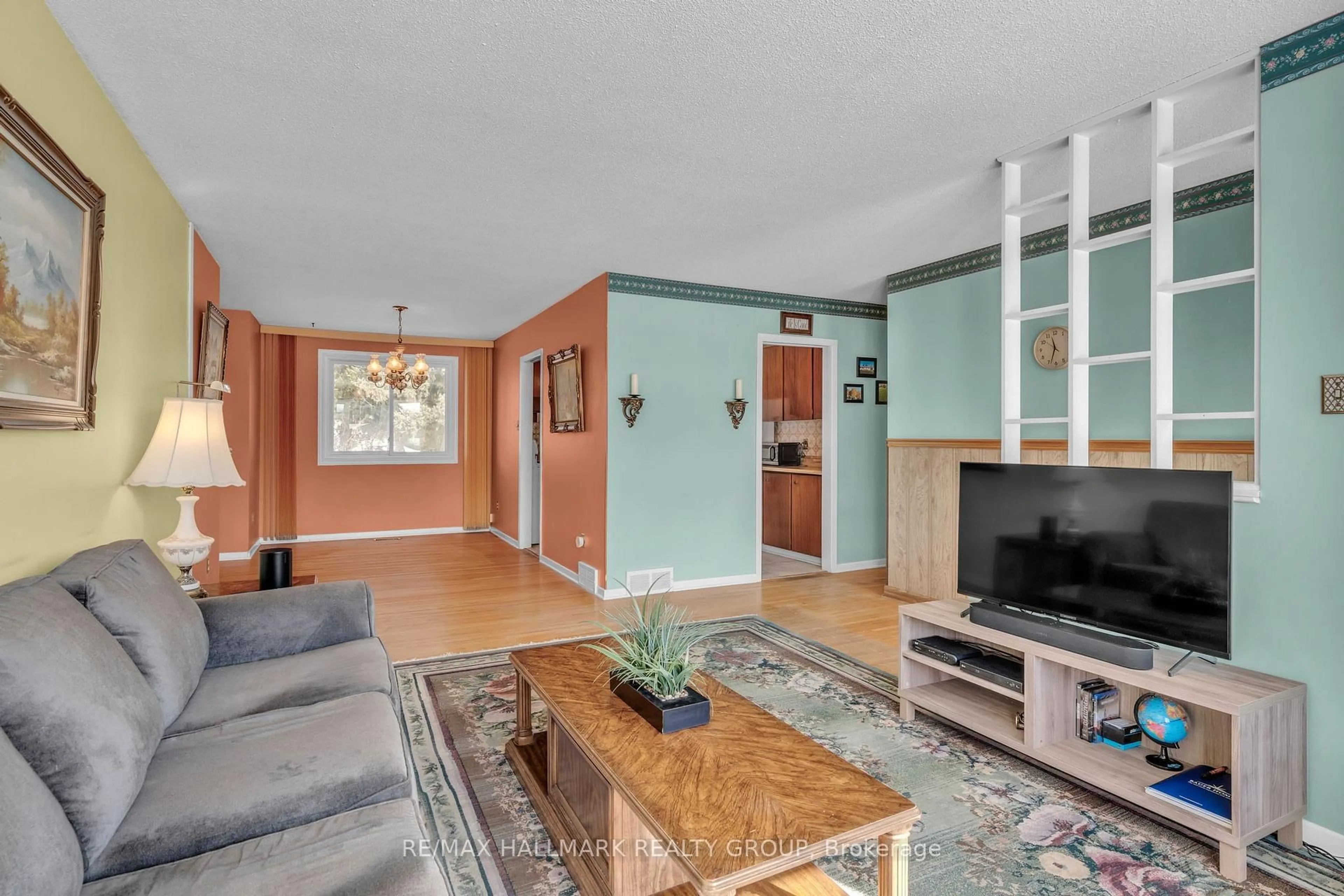 Living room with furniture, wood/laminate floor for 2170 Monson Cres, Ottawa Ontario K1J 6A8