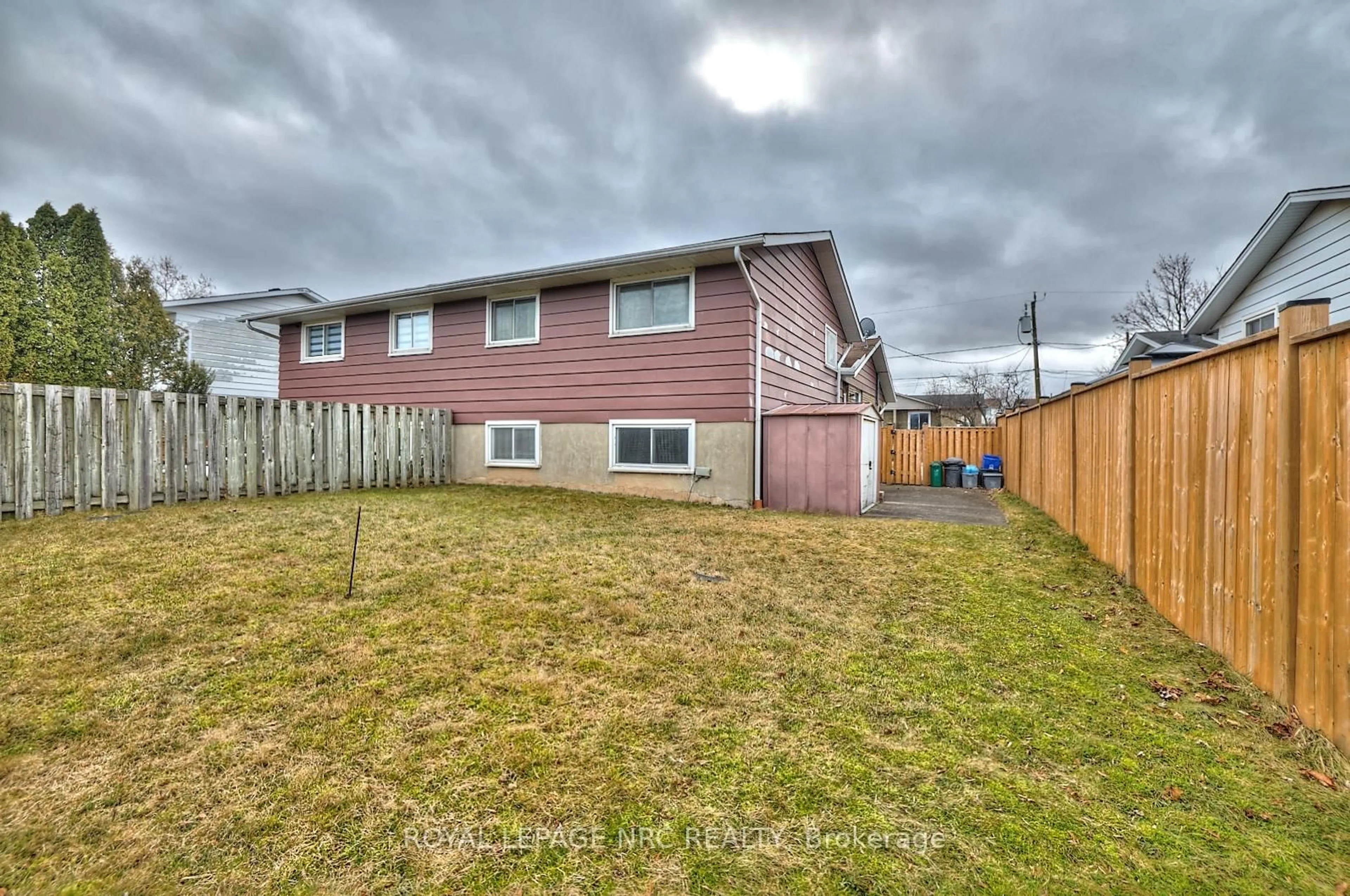 Patio, street for 45 Green Maple Dr, St. Catharines Ontario L2P 3P4