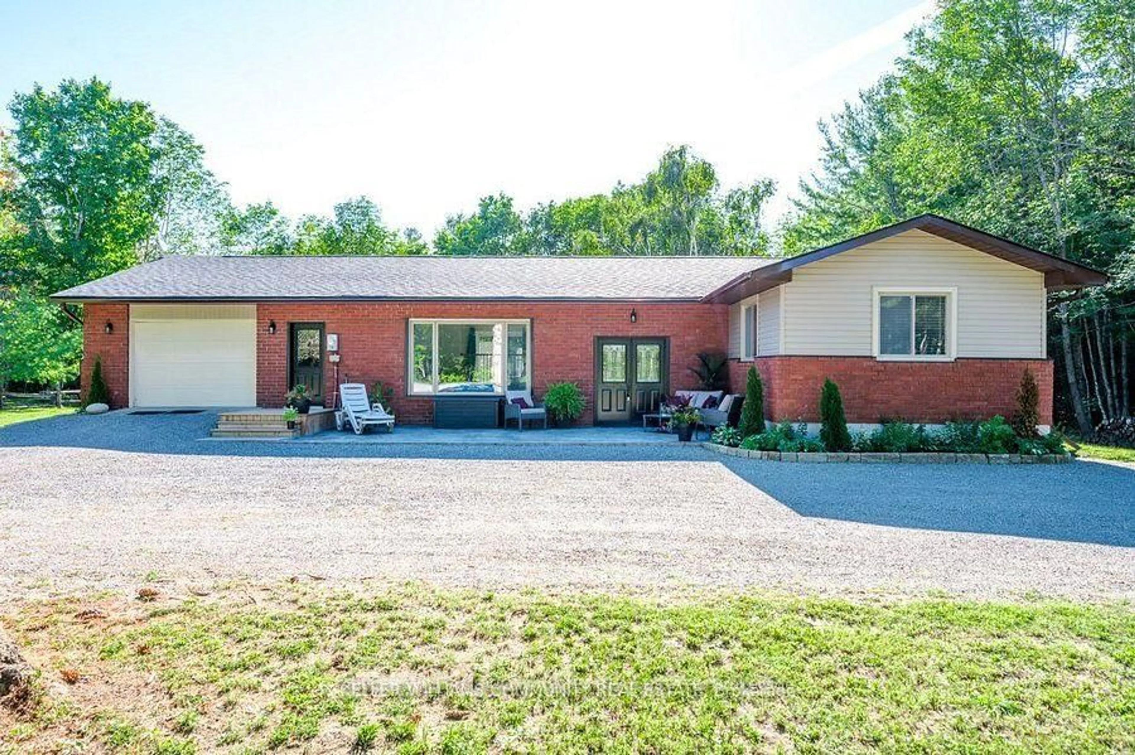 Home with brick exterior material, unknown for 1081 Birchview Rd, Douro-Dummer Ontario K0L 2H0