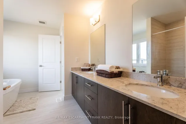 Additional property image - 412 KLEIN Circ