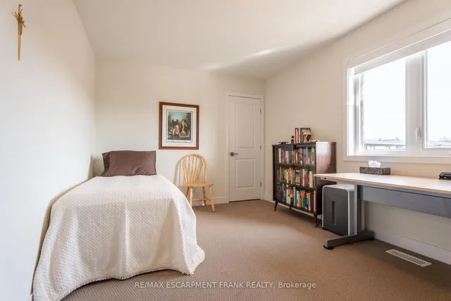 Additional property image - 412 KLEIN Circ