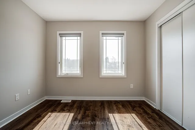 Additional property image - 88 Scarletwood St