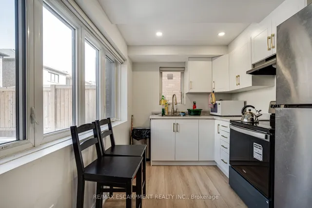 Additional property image - 88 Scarletwood St