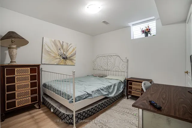 Additional property image - 88 Scarletwood St