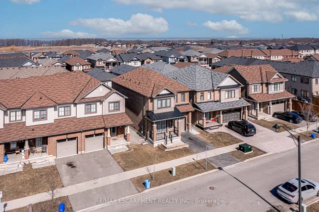 Additional property image - 88 Scarletwood St