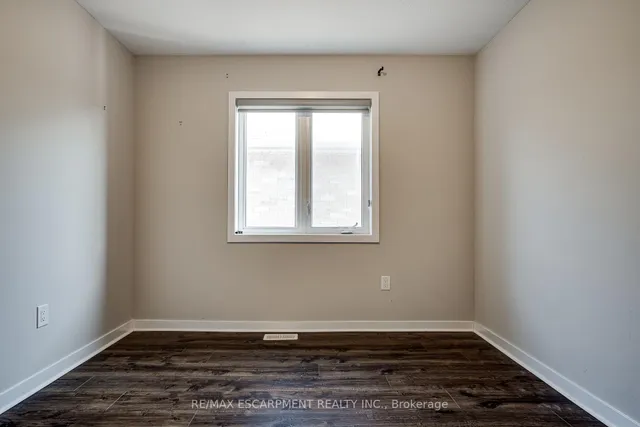 Additional property image - 88 Scarletwood St