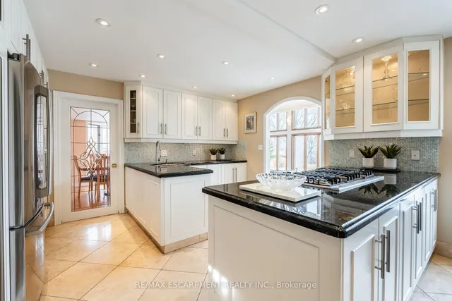 Additional property image - 887 MONTGOMERY Dr