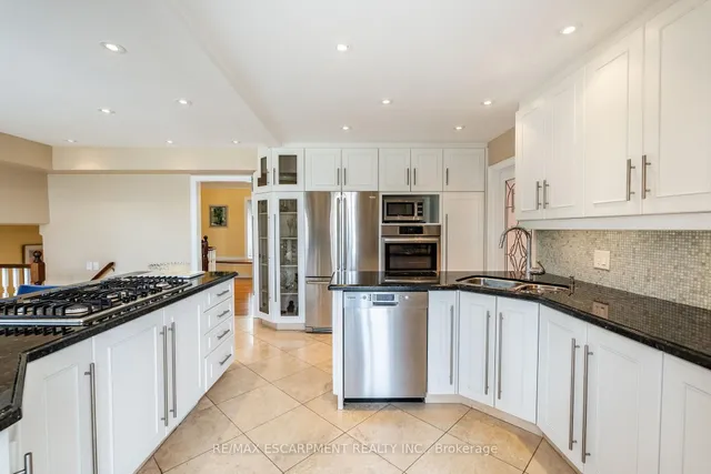 Additional property image - 887 MONTGOMERY Dr