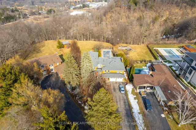 Additional property image - 887 MONTGOMERY Dr