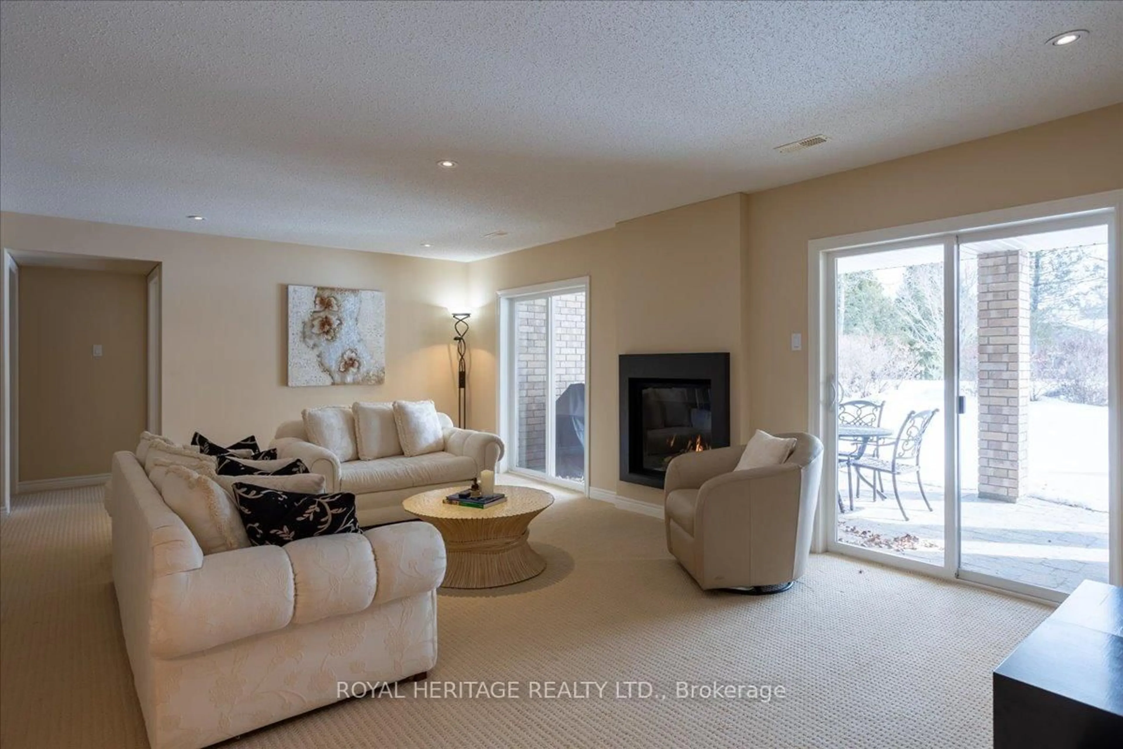 Living room with furniture, unknown for 51 South Harbour Dr, Kawartha Lakes Ontario K0M 1A0
