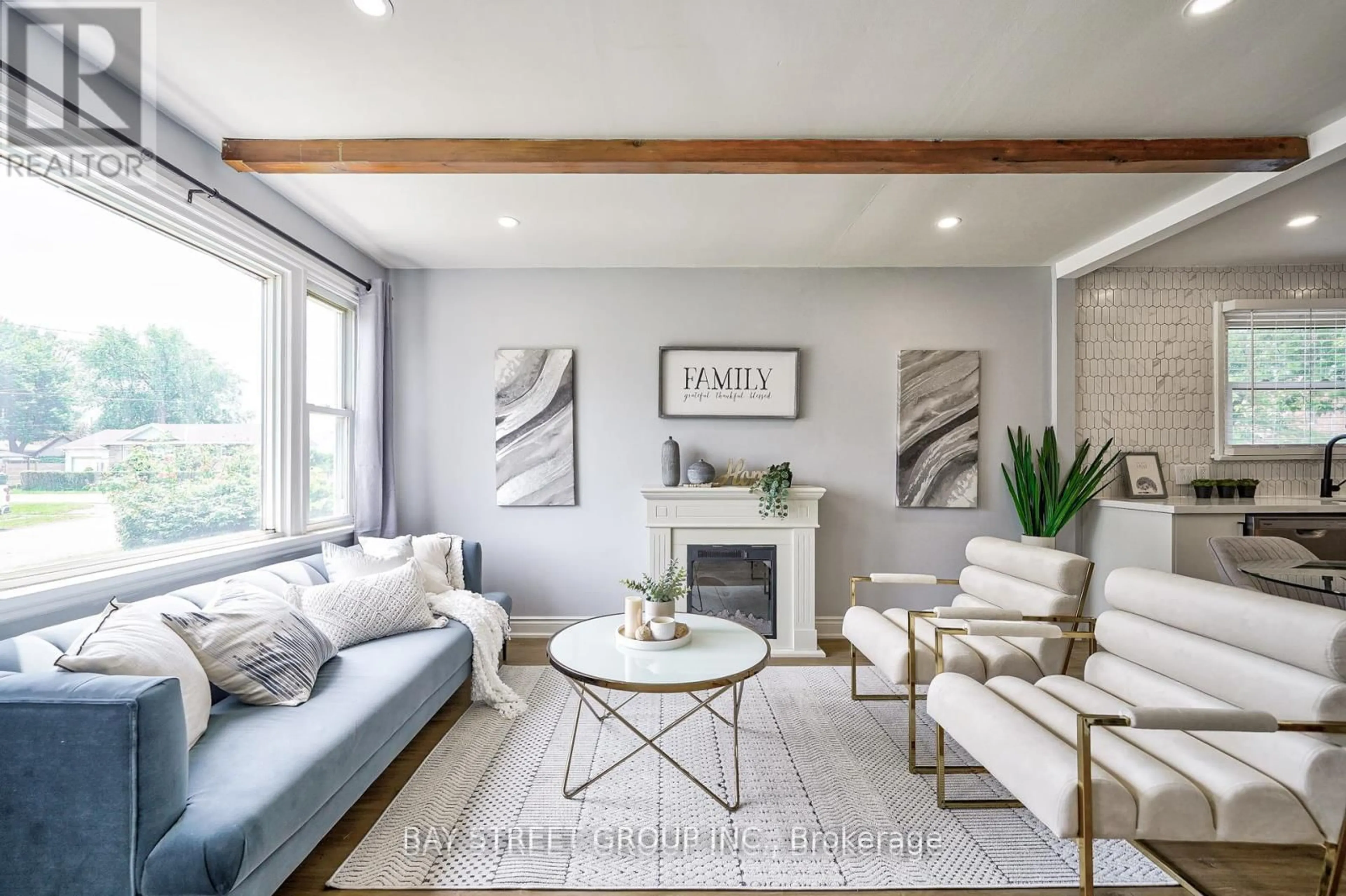 Living room with furniture, unknown for 31 Warren Rd, St. Catharines Ontario L2P 1K7