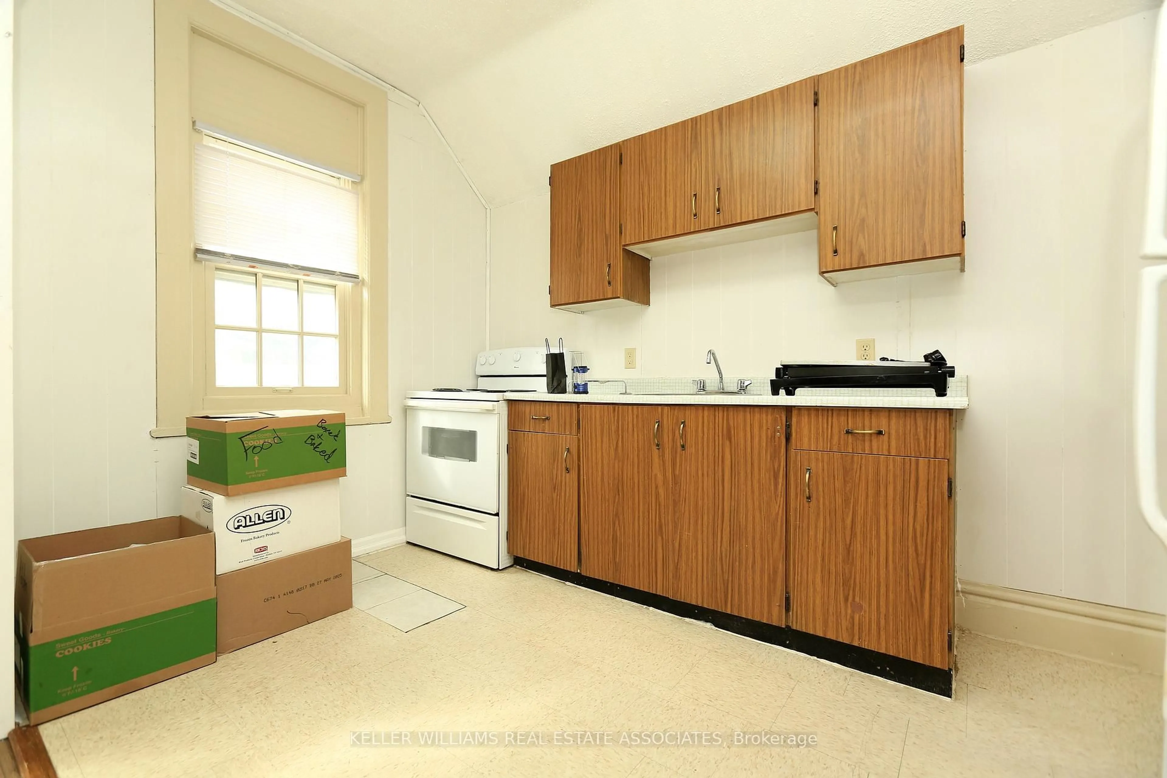 Standard kitchen, unknown for 329 Josephine St, North Huron Ontario N0G 2W0