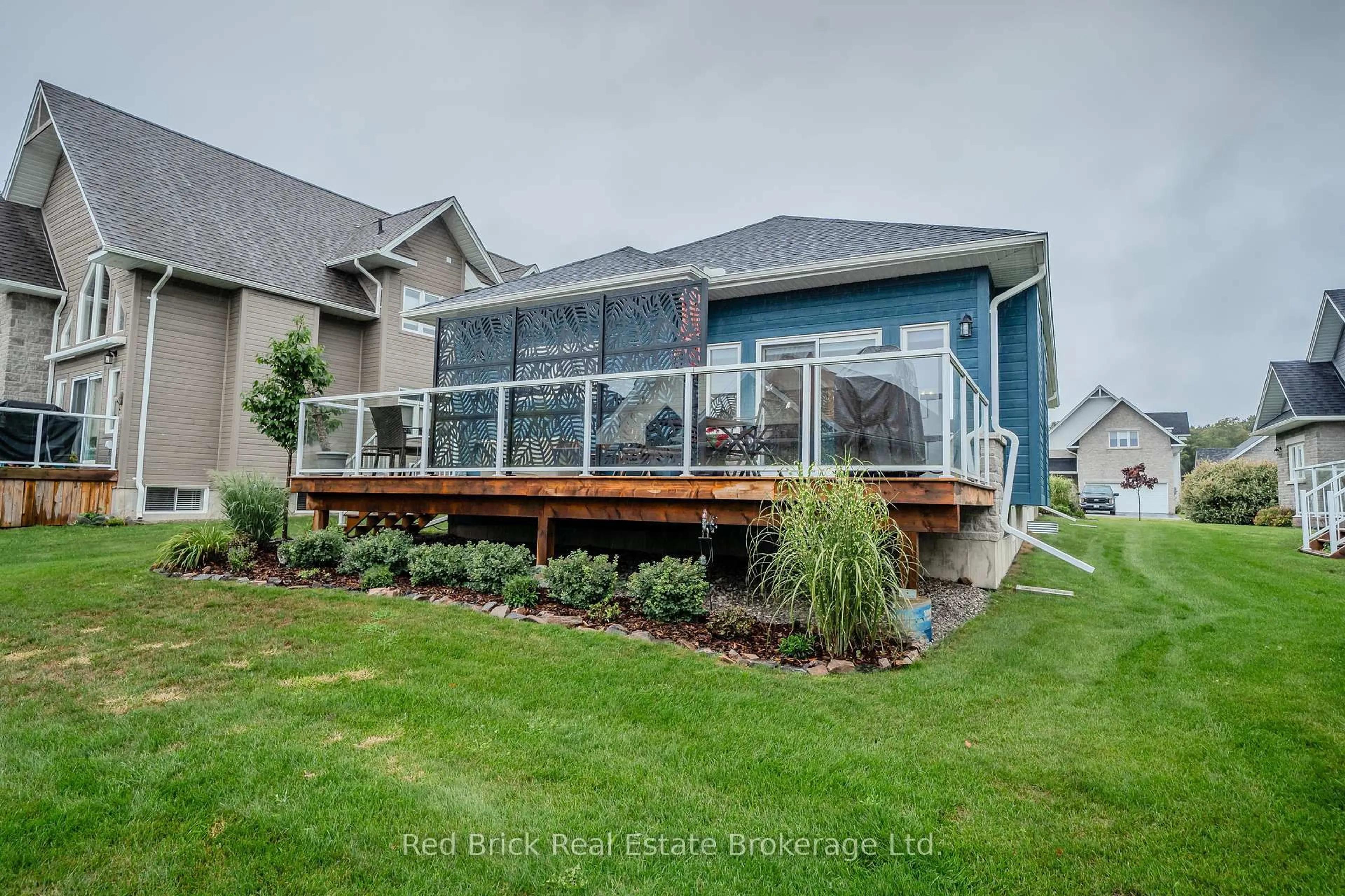 Home with vinyl exterior material, water/lake/river/ocean view for 9 William James Crt, Dysart et al Ontario K0M 1S0