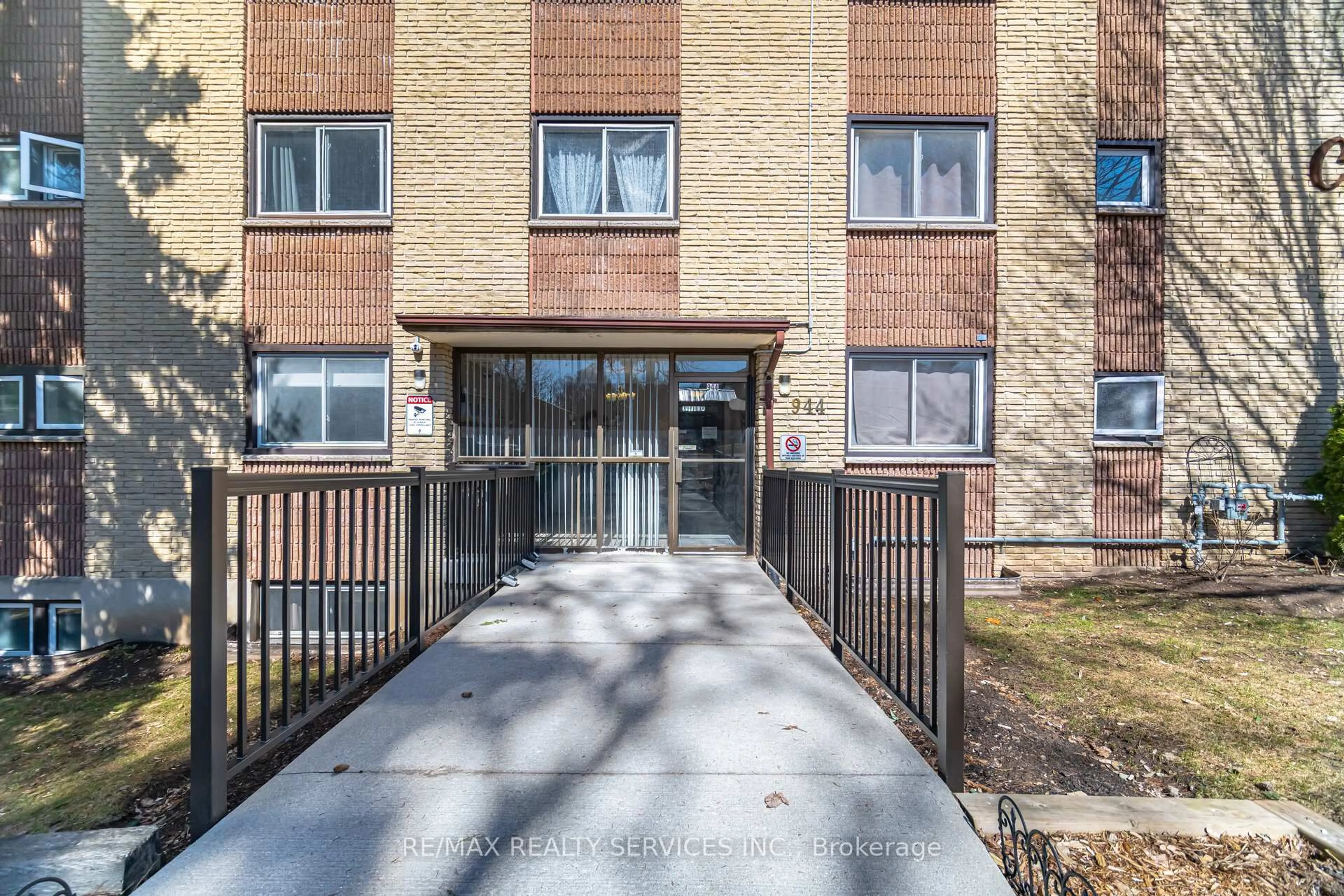 Unknown for 944 Caledonian View #203, Cambridge Ontario N3H 1A5