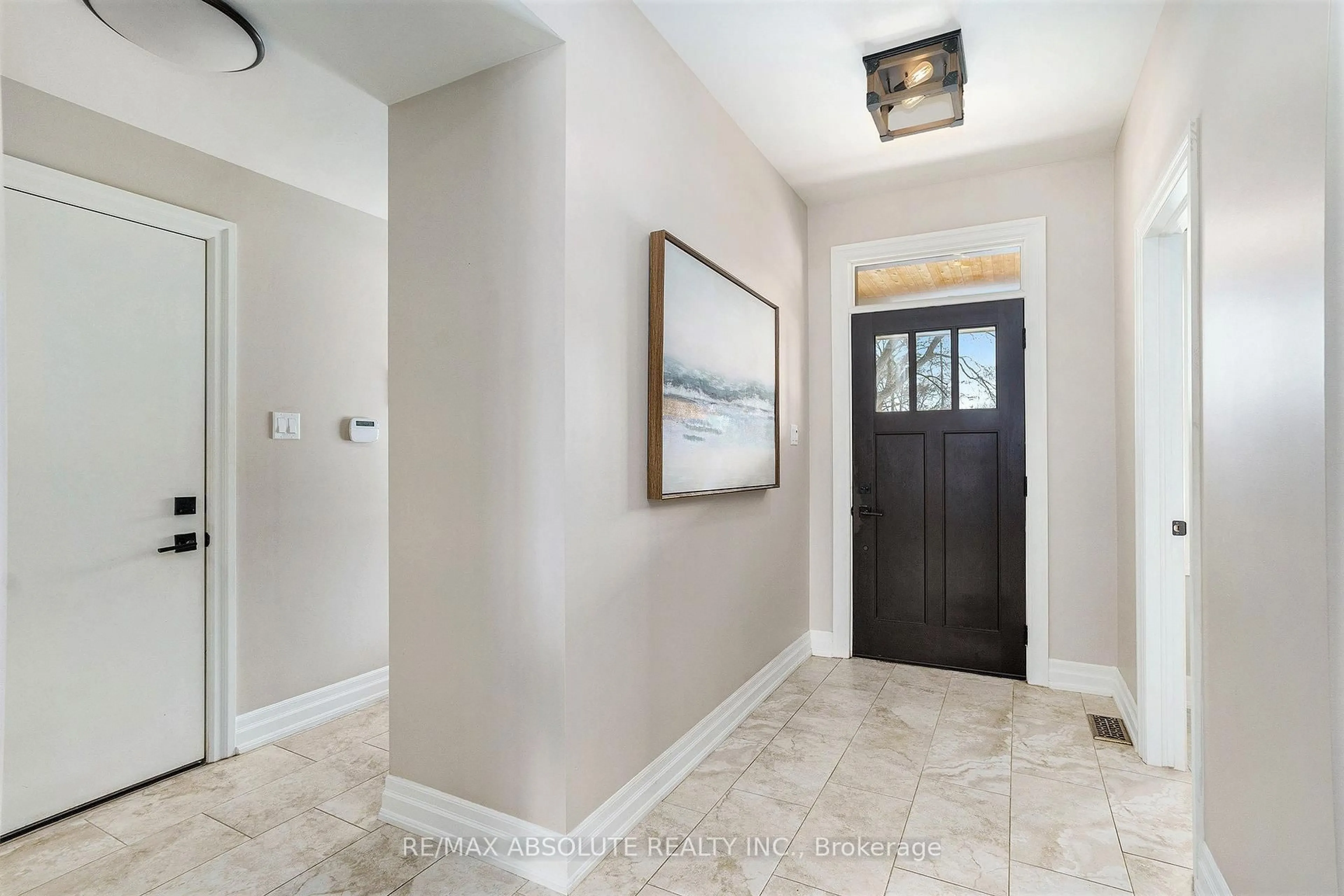 Indoor entryway for 35 St. Claire Ave, Meadowlands - Crestview and Area Ontario K2G 2A1