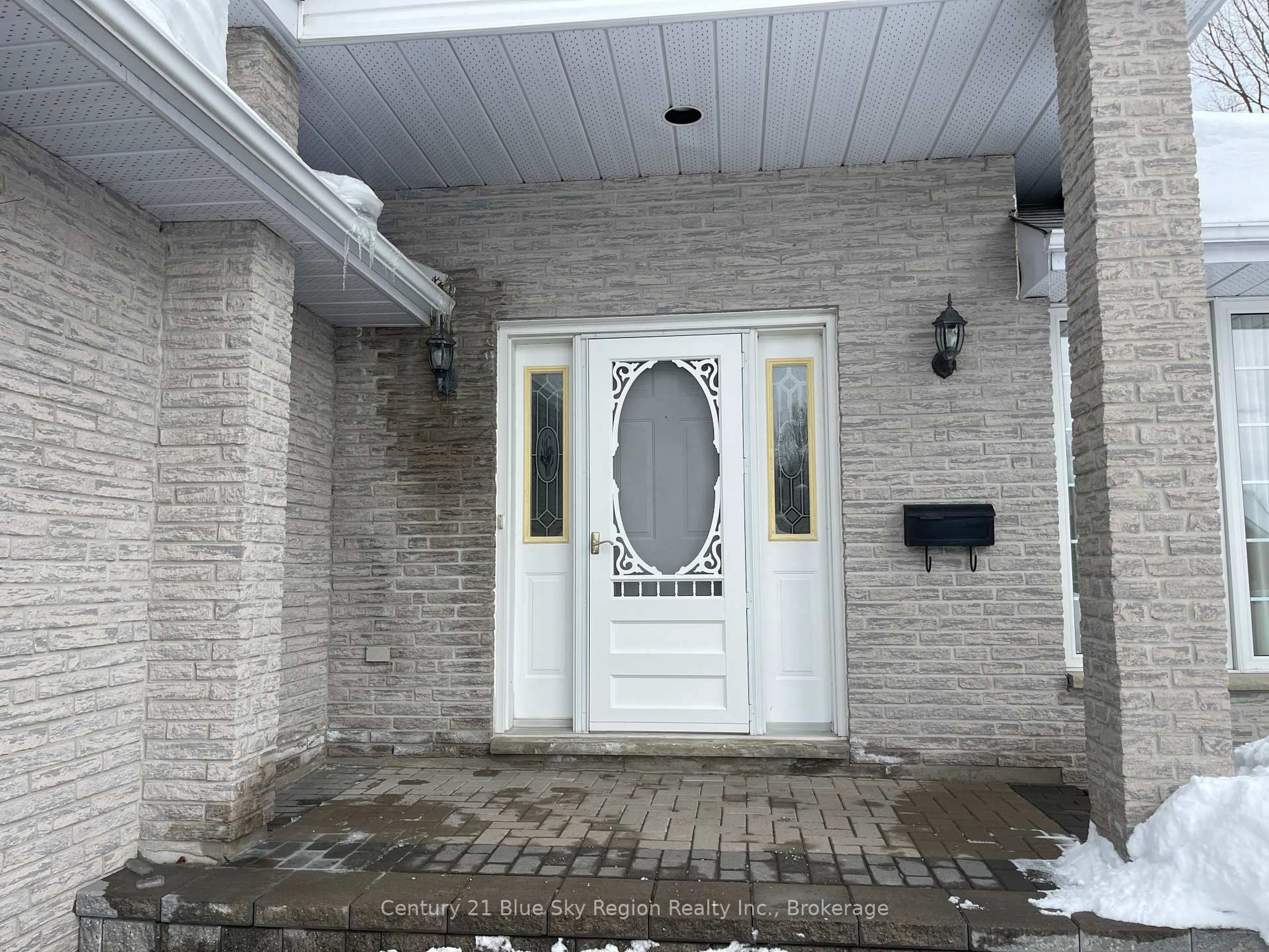 Indoor entryway for 97 Janey Ave, North Bay Ontario P1C 1M6