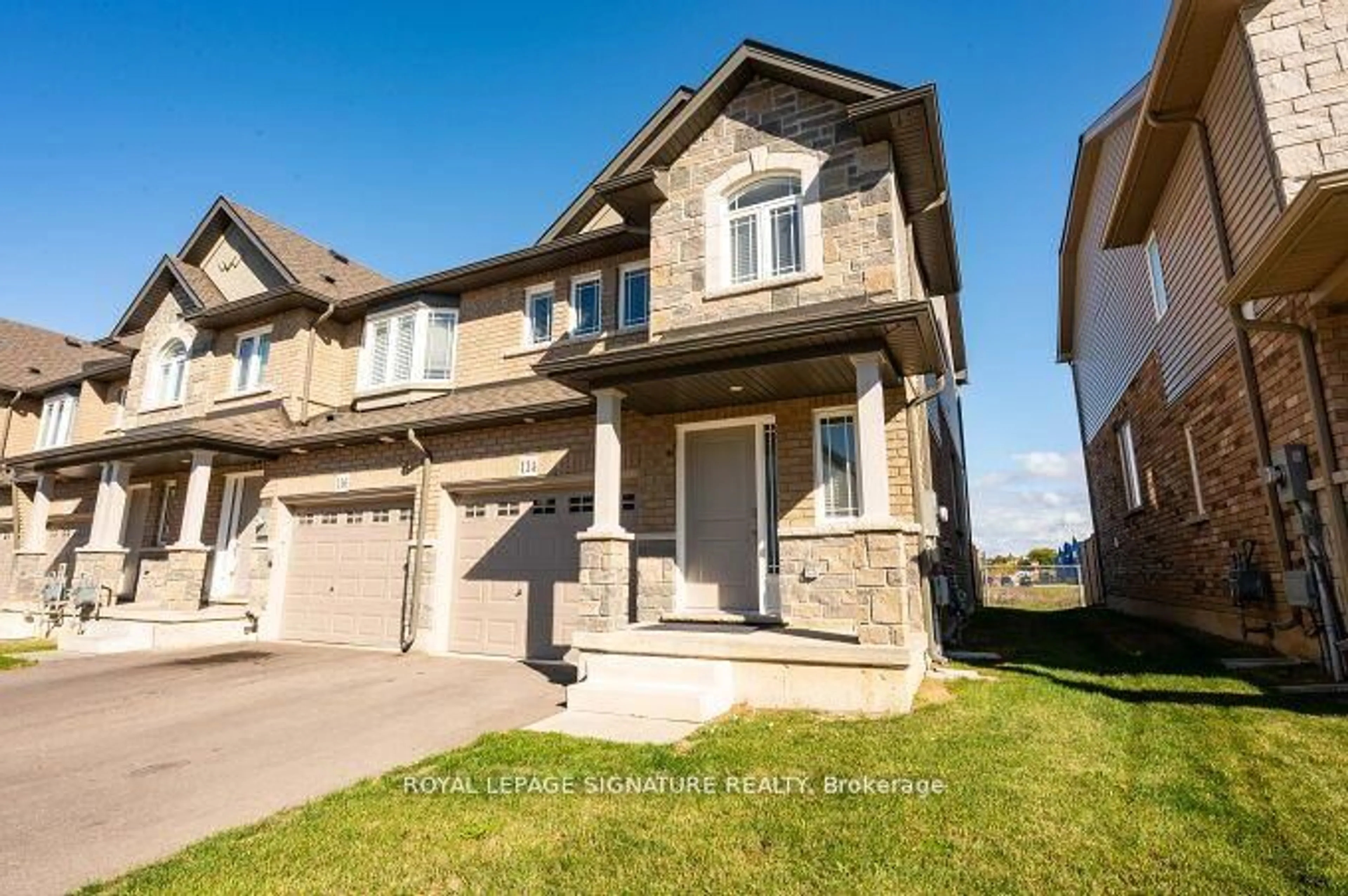A pic from outside/outdoor area/front of a property/back of a property/a pic from drone, street for 114 Laguna Village Cres, Hamilton Ontario L0R 1P0