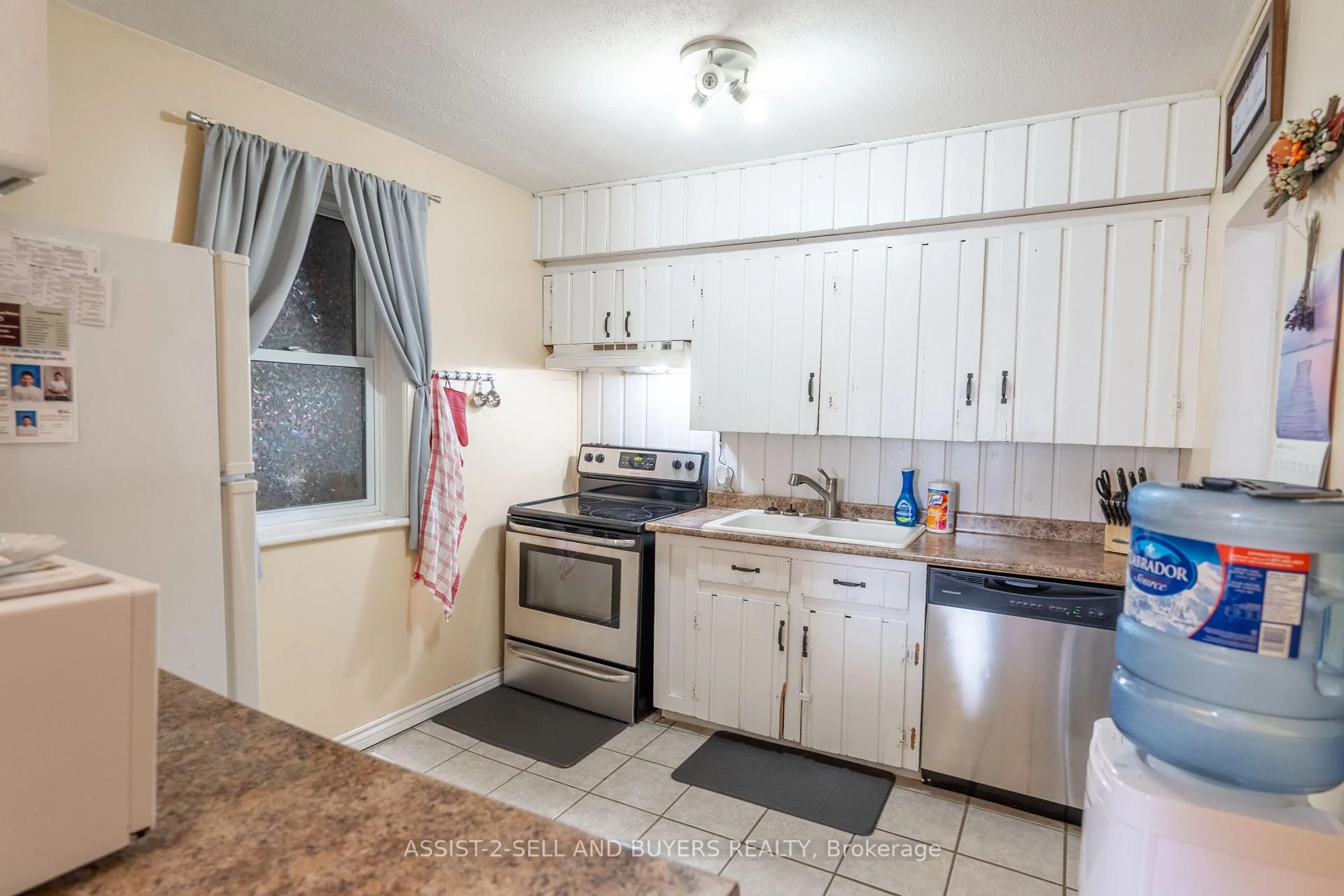 Standard kitchen, unknown for 1017 Osborne Ave, Cornwall Ontario K6J 1K8