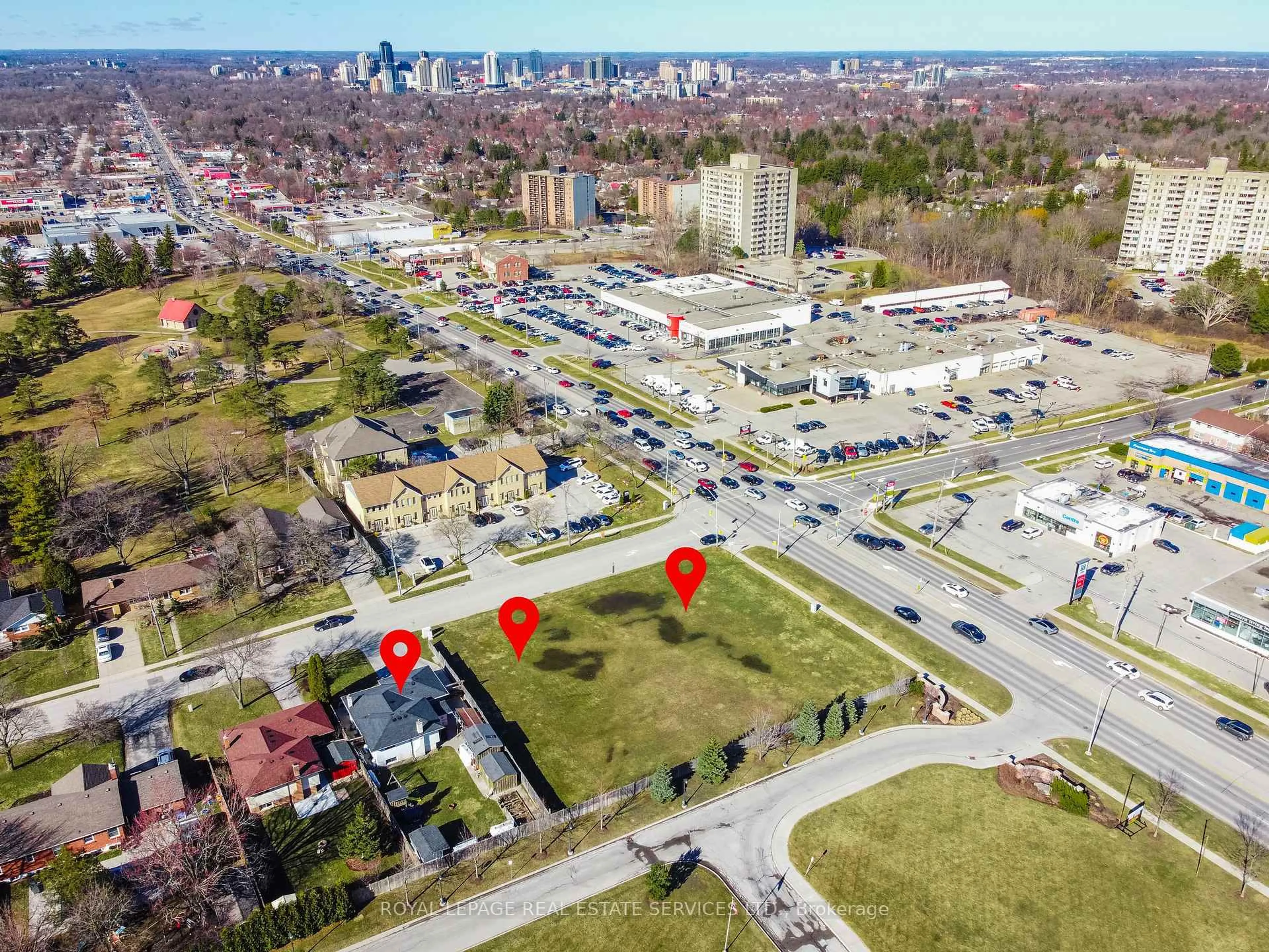 A pic from outside/outdoor area/front of a property/back of a property/a pic from drone, street for 17 Highview Ave, London South Ontario N6J 2A2