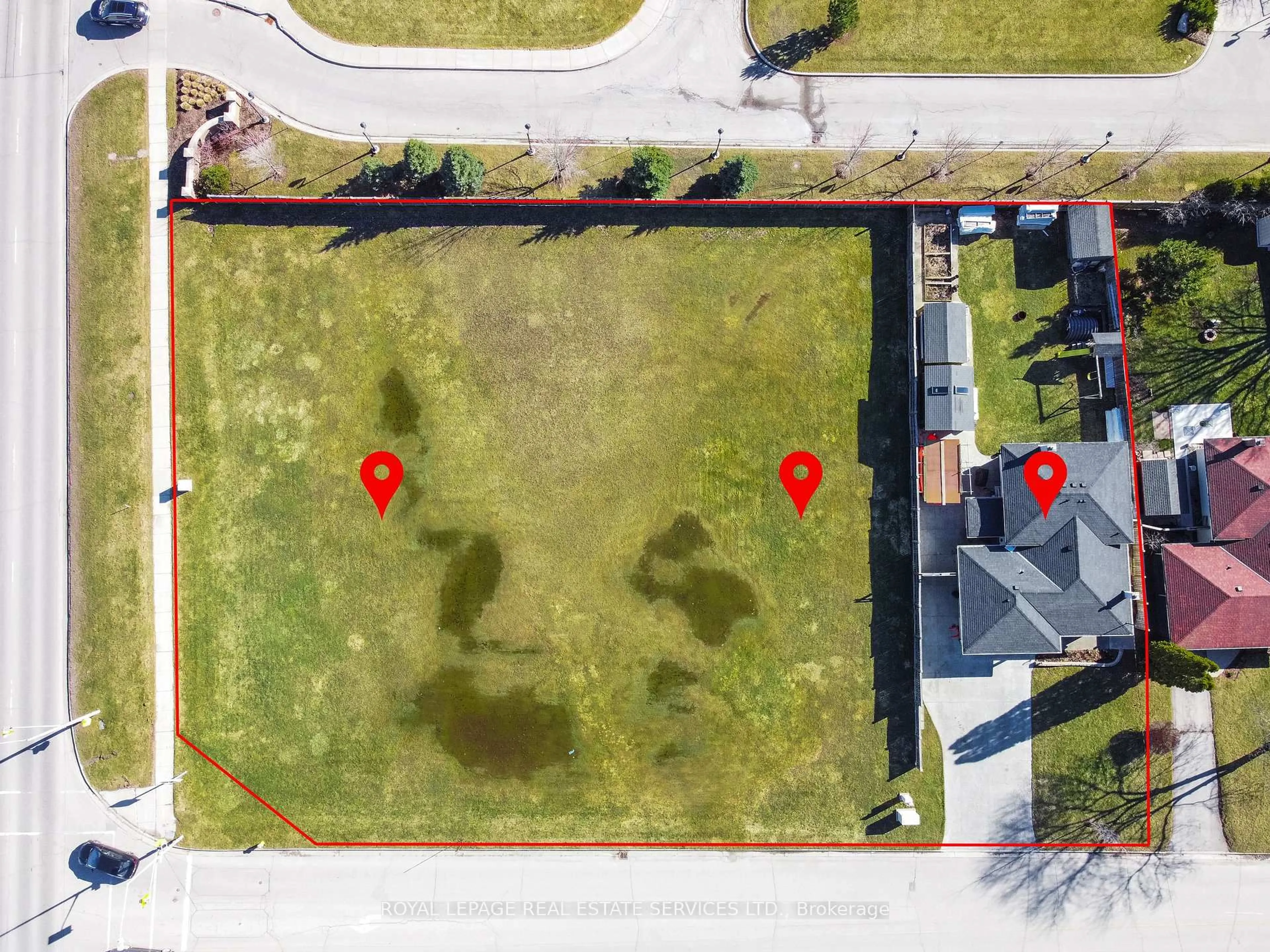 A pic from outside/outdoor area/front of a property/back of a property/a pic from drone, street for 17 Highview Ave, London South Ontario N6J 2A2