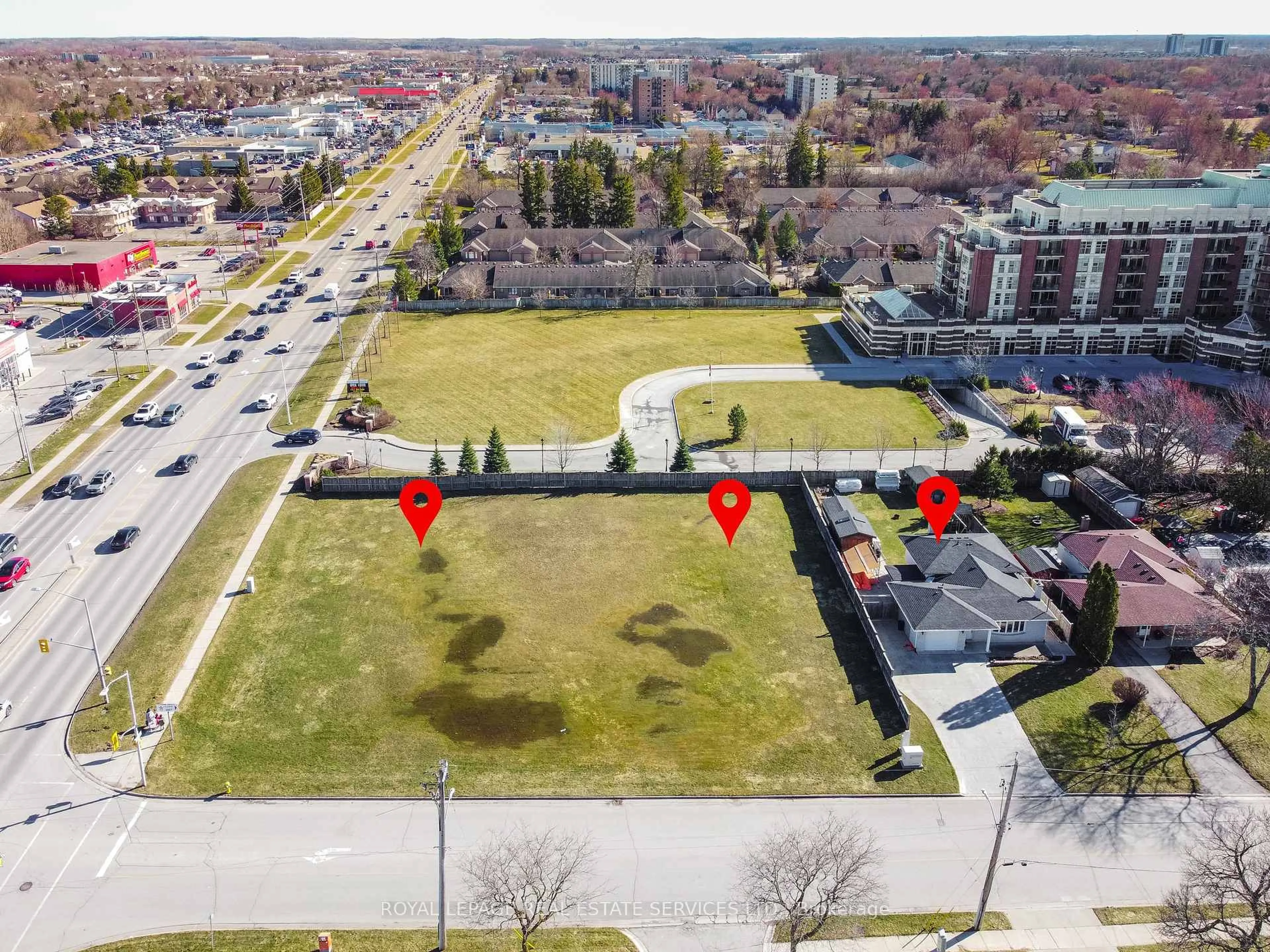 A pic from outside/outdoor area/front of a property/back of a property/a pic from drone, street for 17 Highview Ave, London South Ontario N6J 2A2