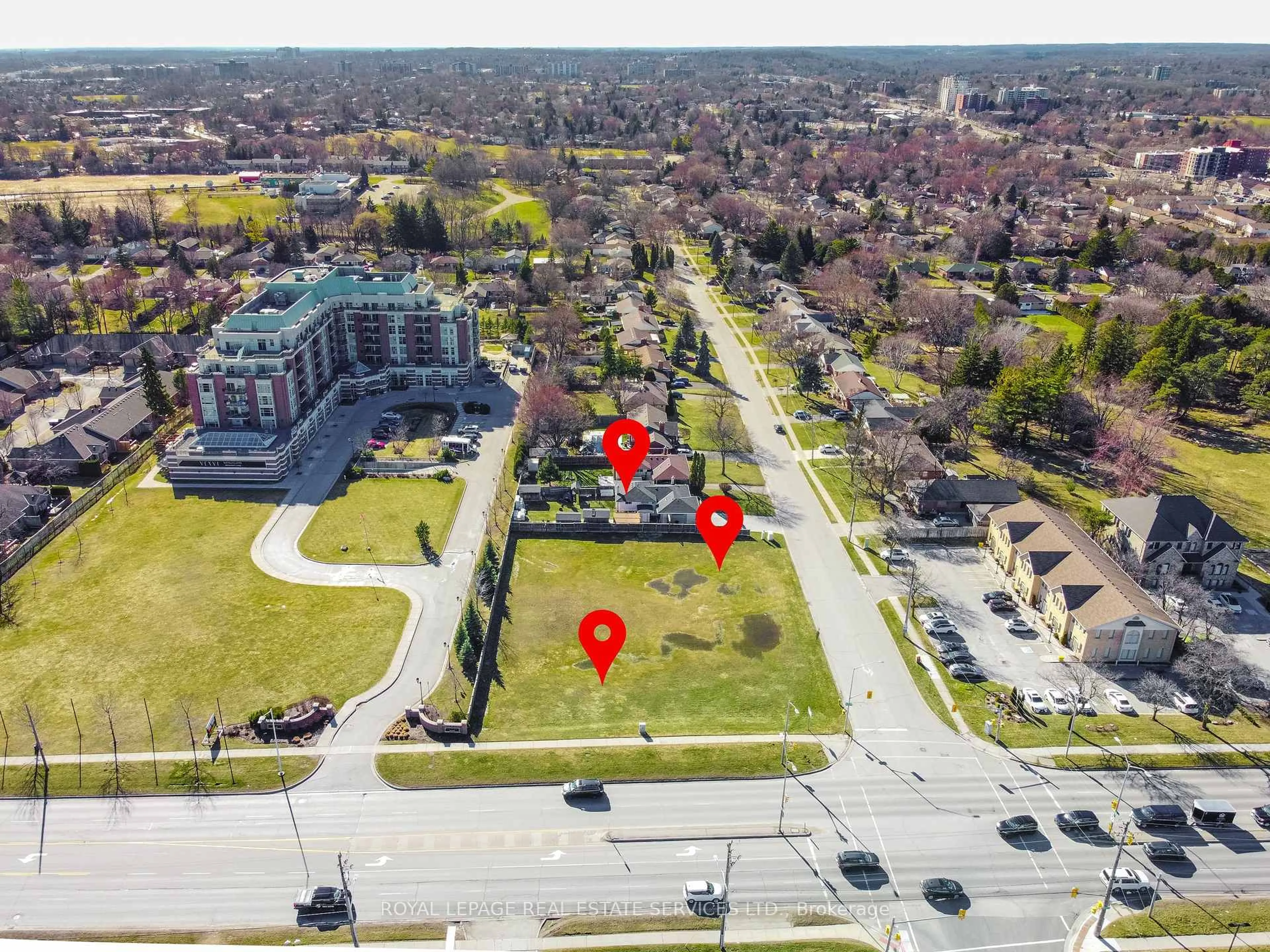 A pic from outside/outdoor area/front of a property/back of a property/a pic from drone, street for 17 Highview Ave, London South Ontario N6J 2A2